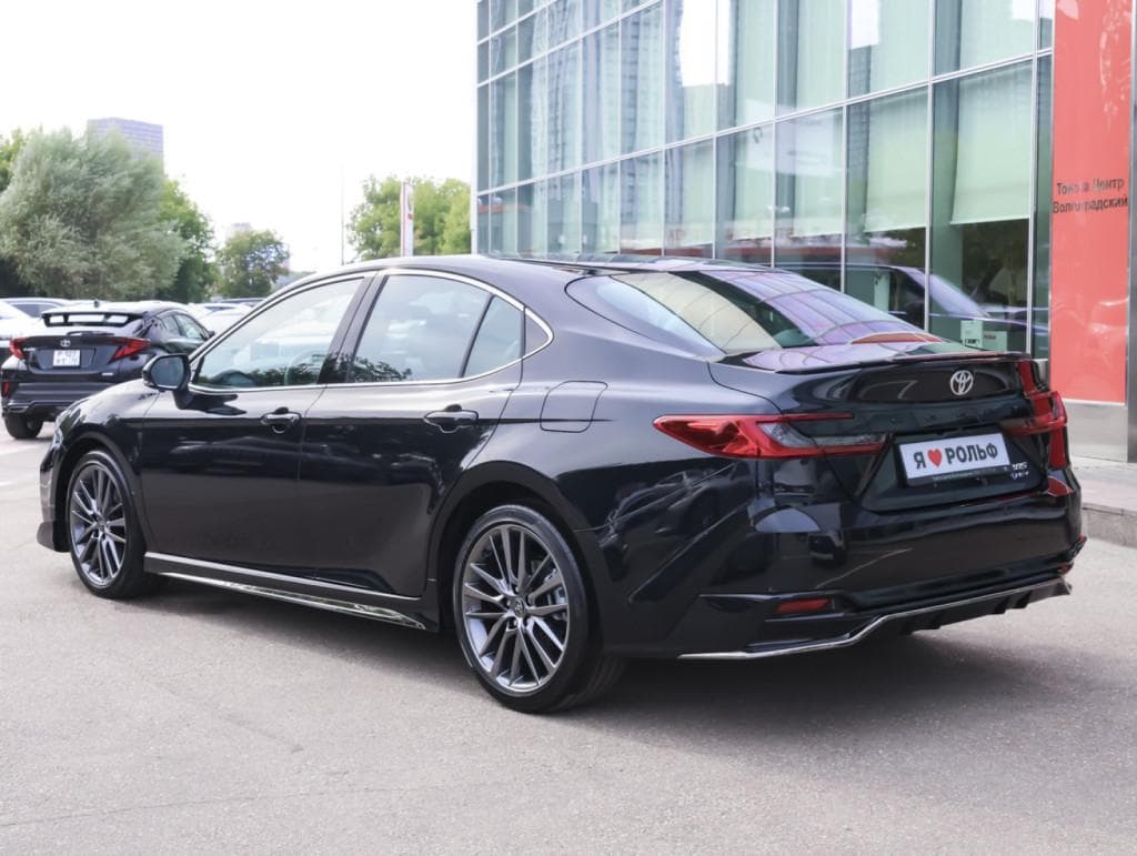 Toyota Camry - 4