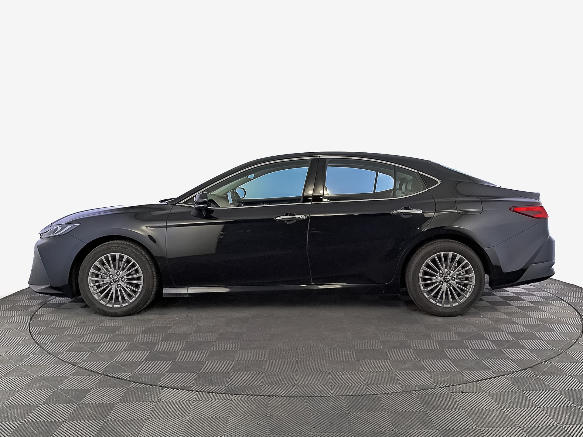 Toyota Camry - 4
