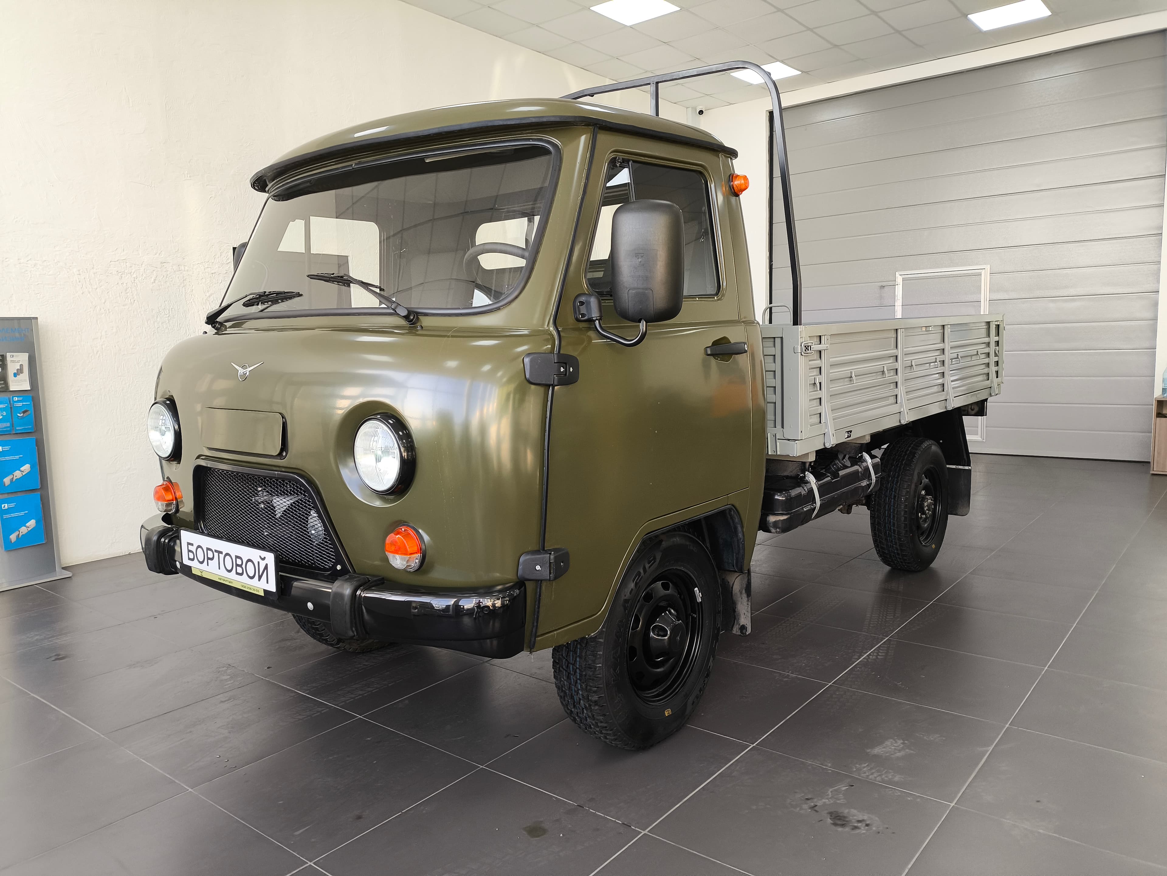 UAZ 3303 Бортовой - 2