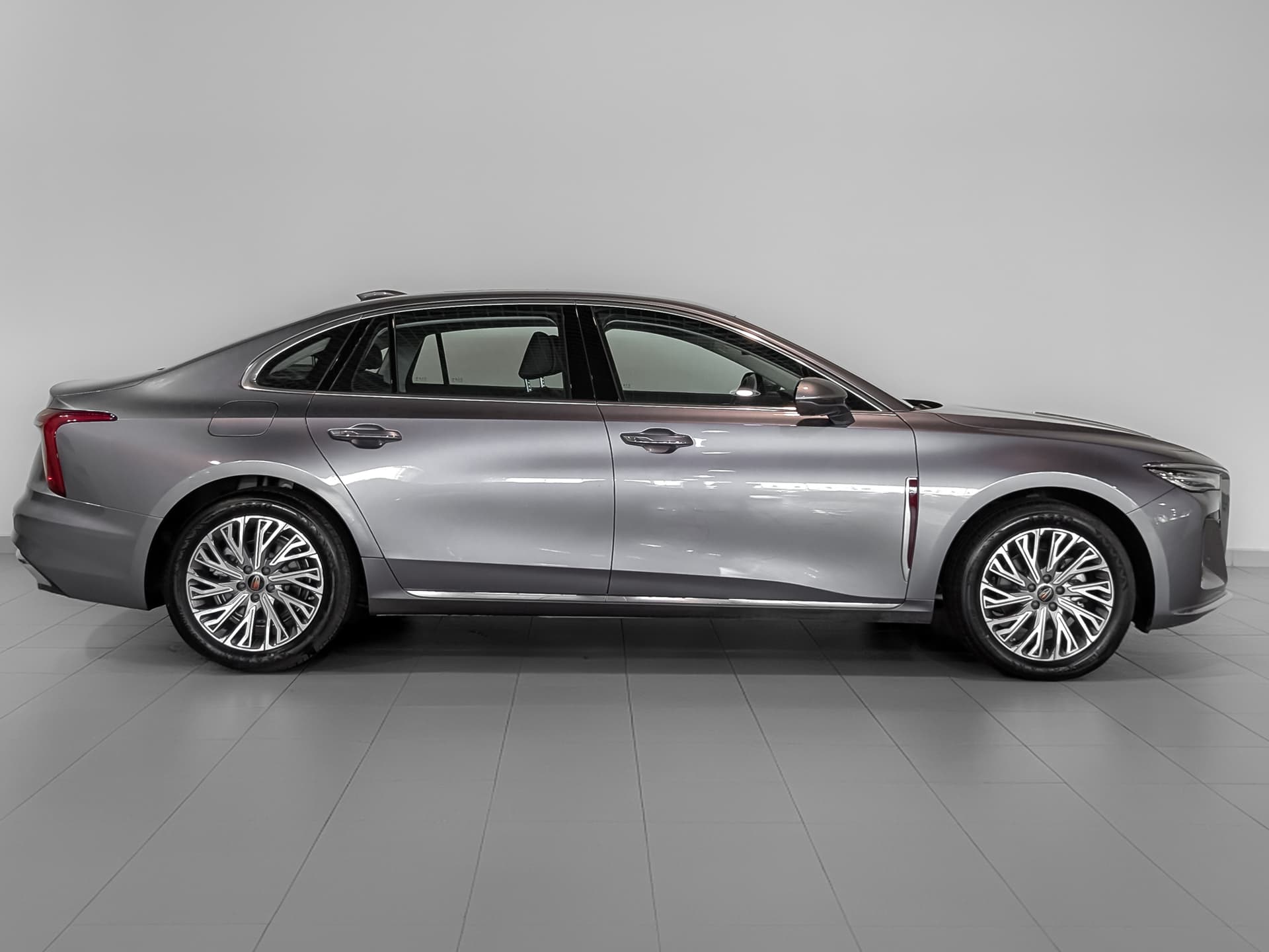 Hongqi H5 - 5