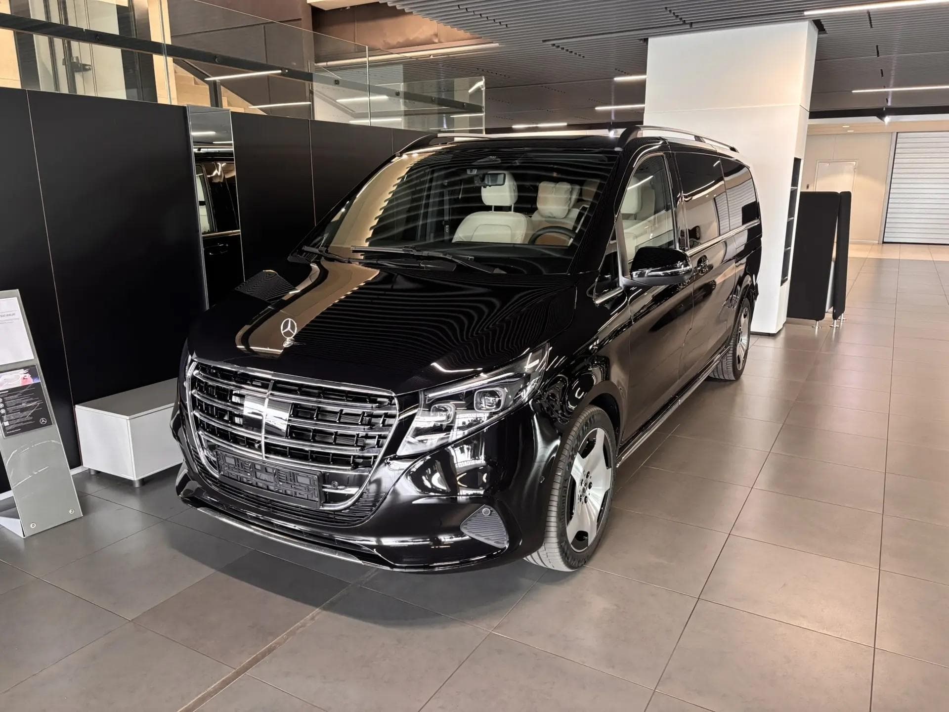 Mercedes-Benz V - 2