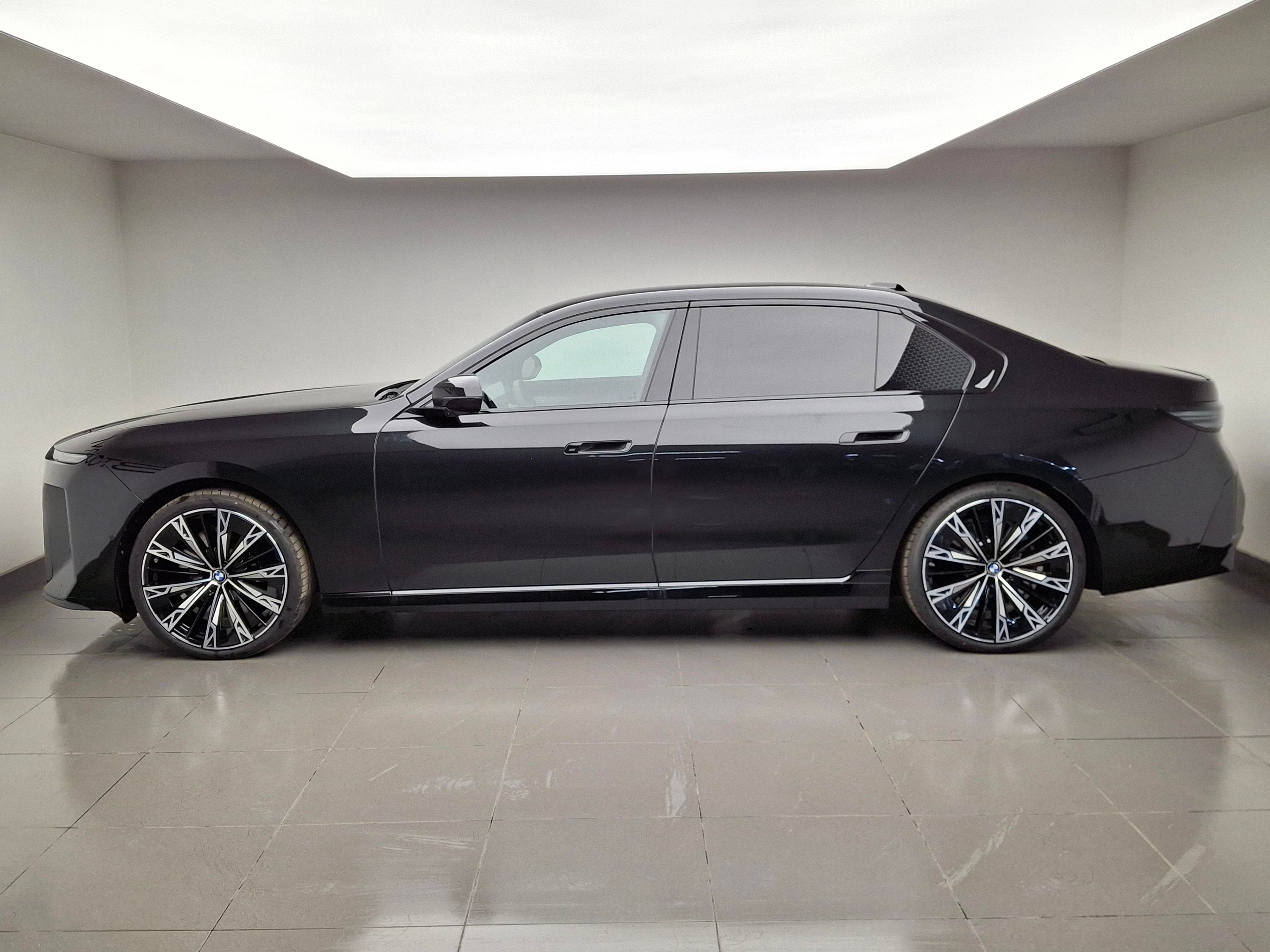 BMW 7 серия - 4