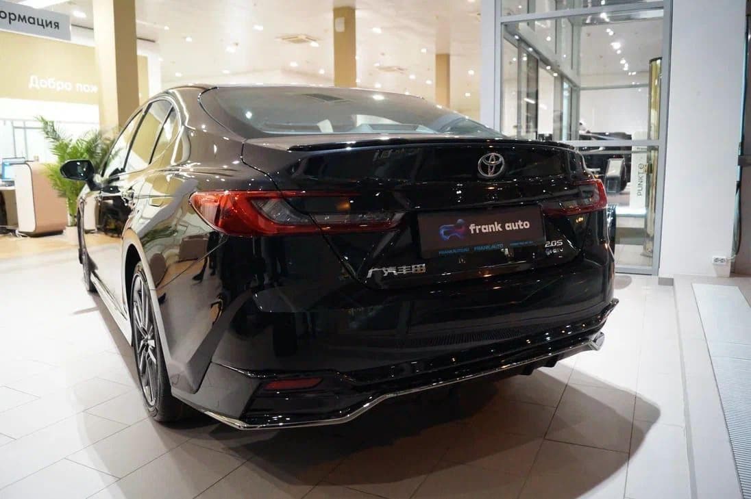 Toyota Camry - 4