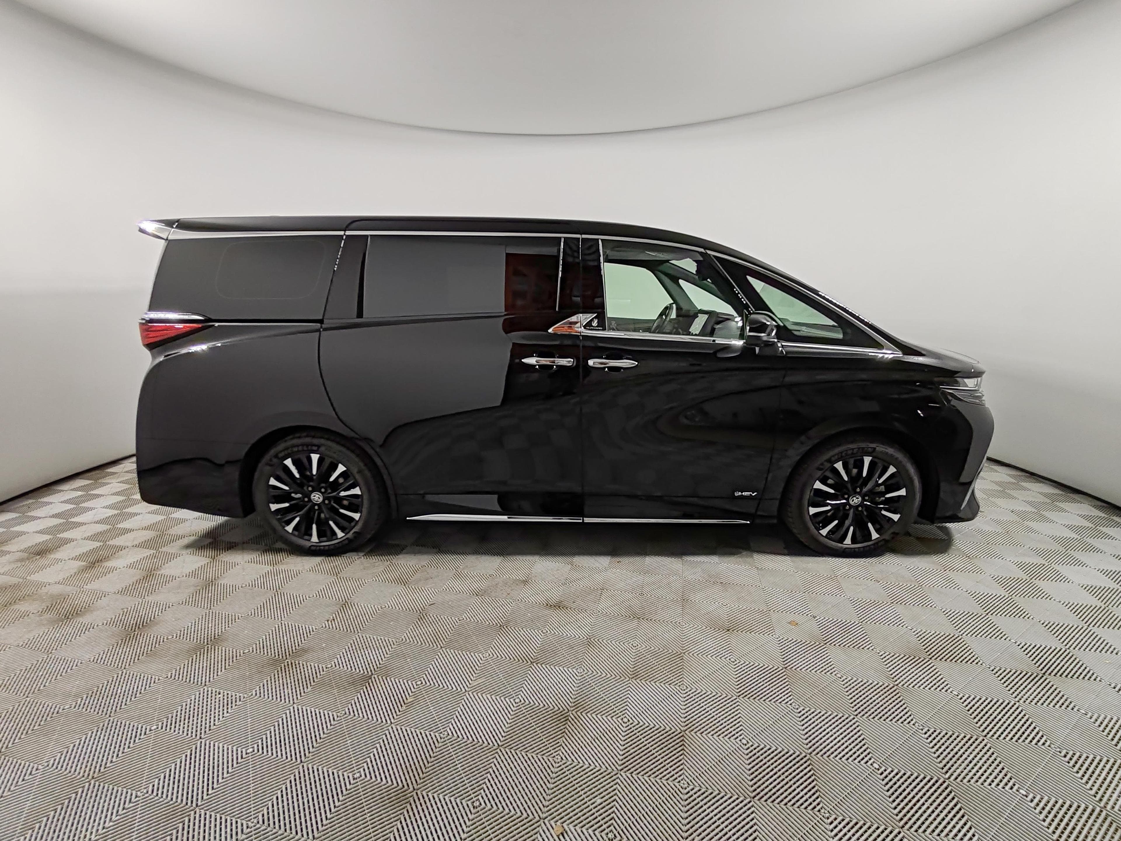 Toyota Alphard - 5