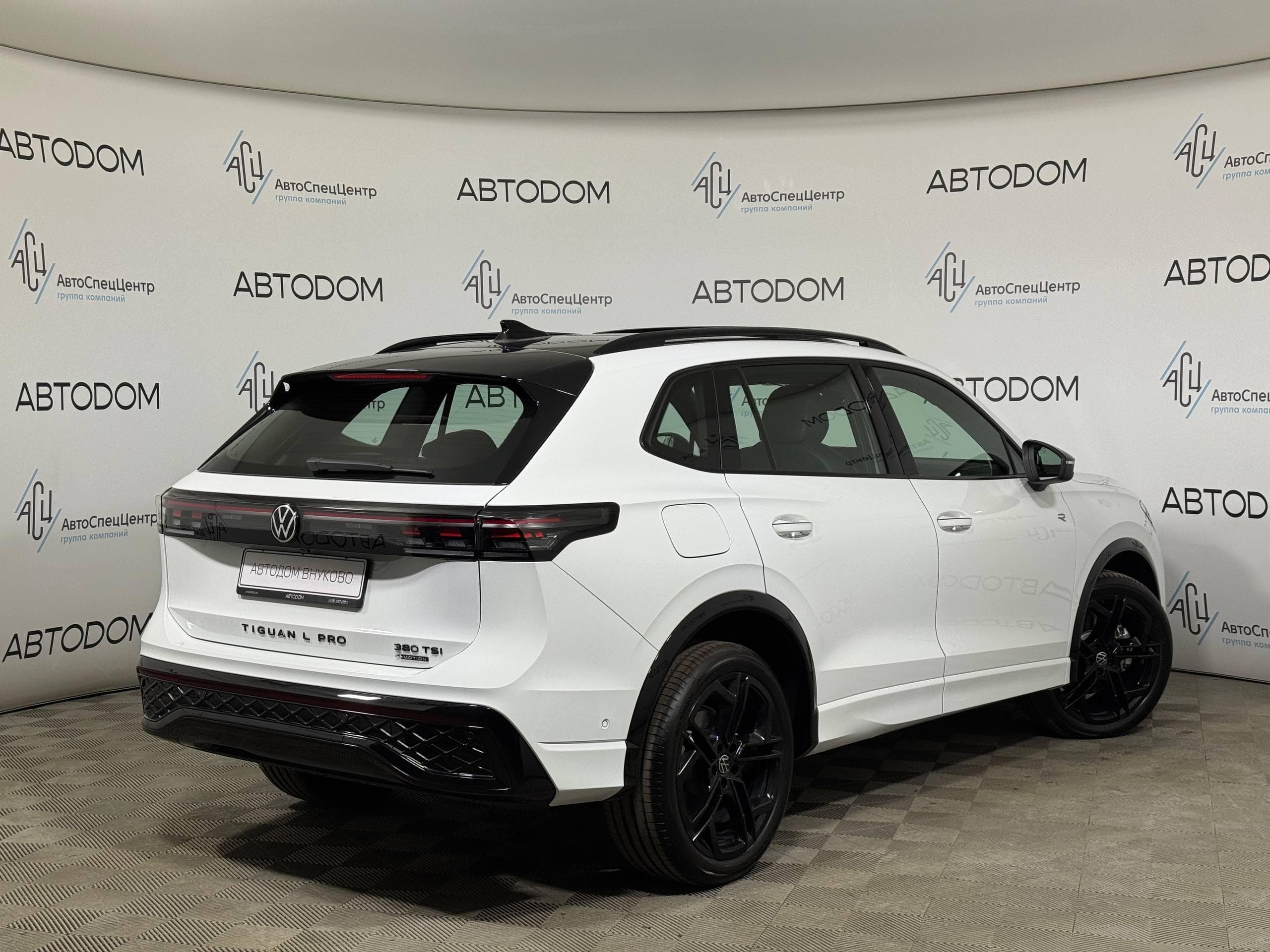 Volkswagen Tiguan L Pro - 5