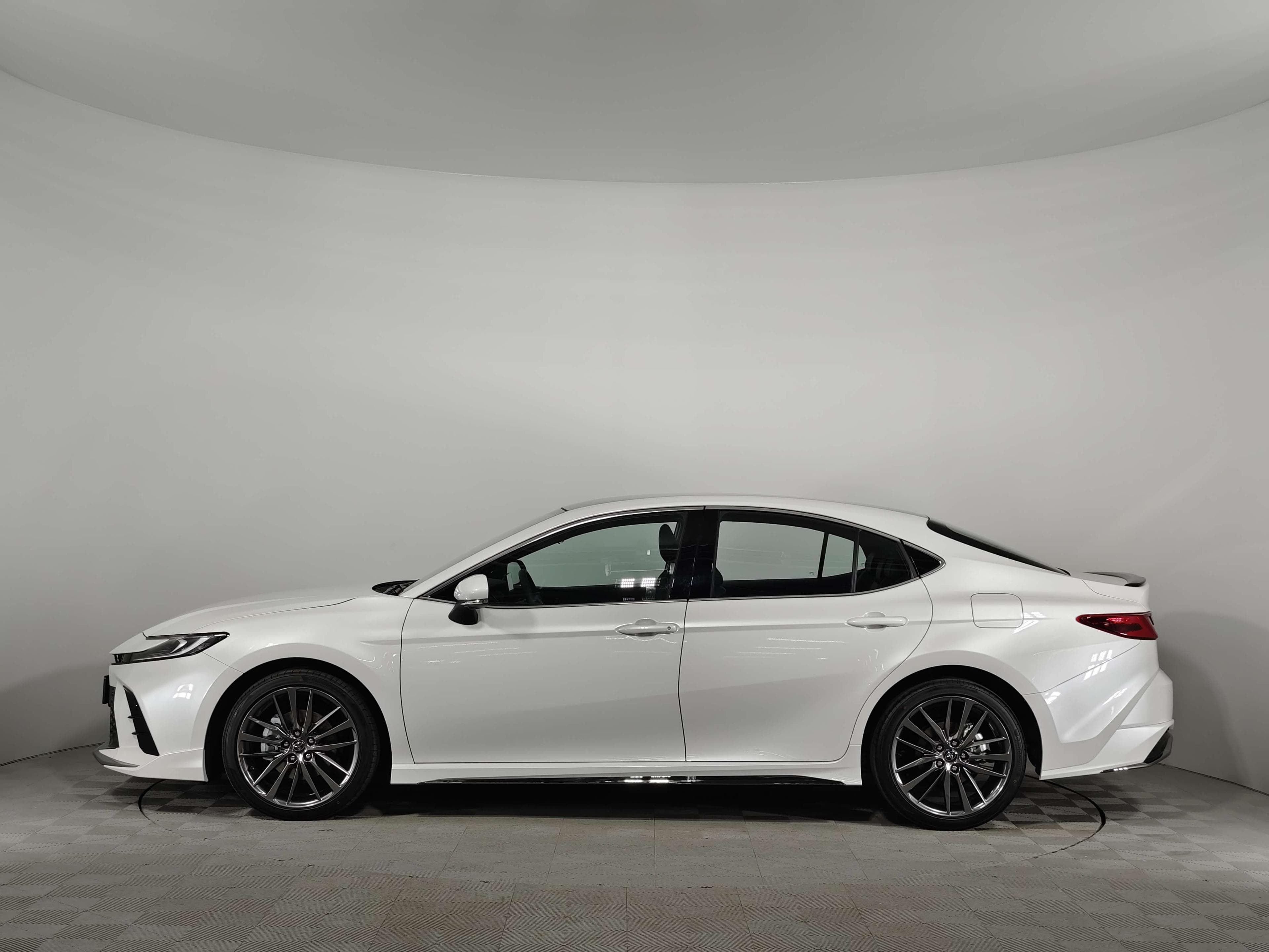 Toyota Camry - 4
