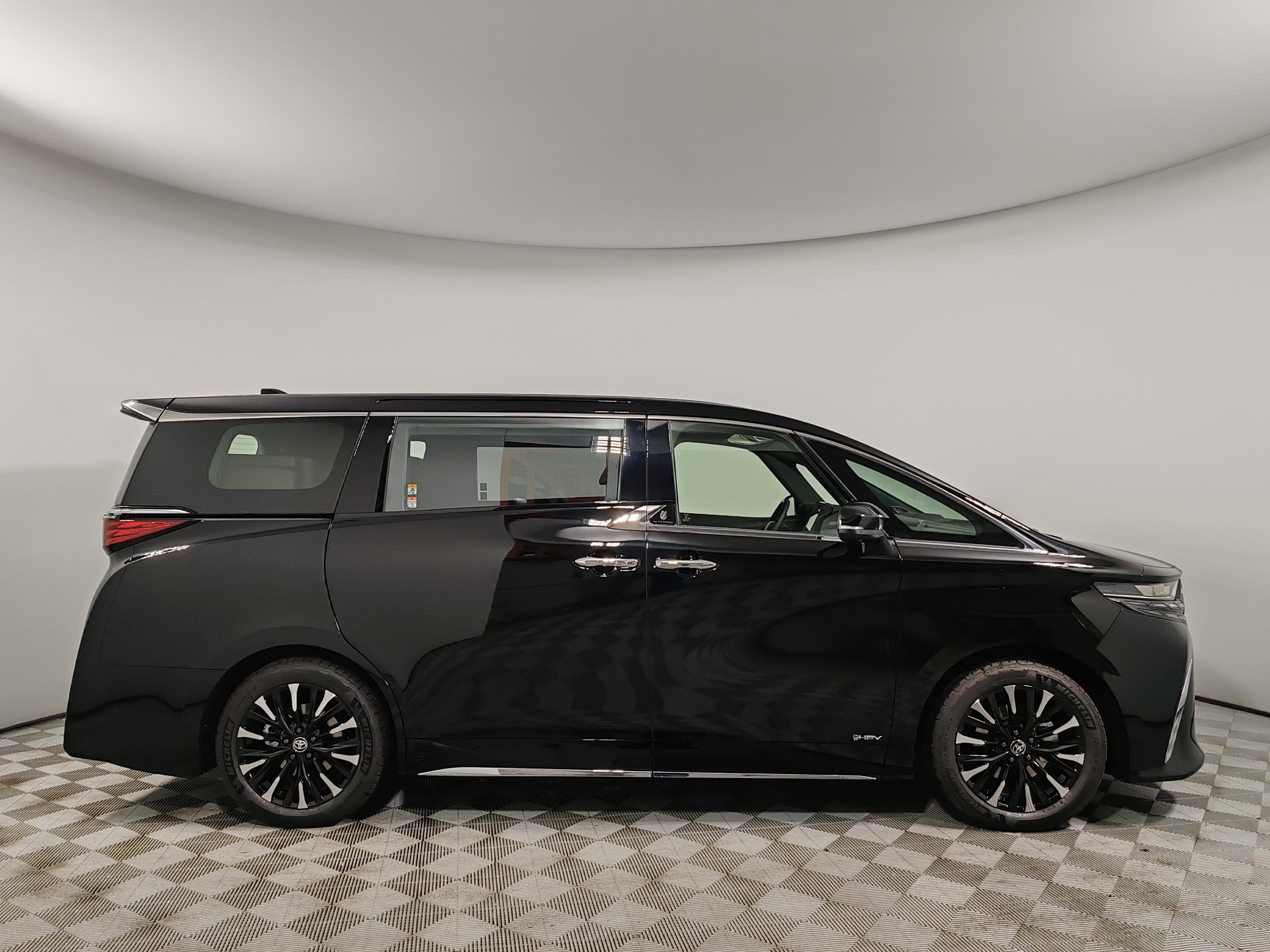 Toyota Alphard - 5