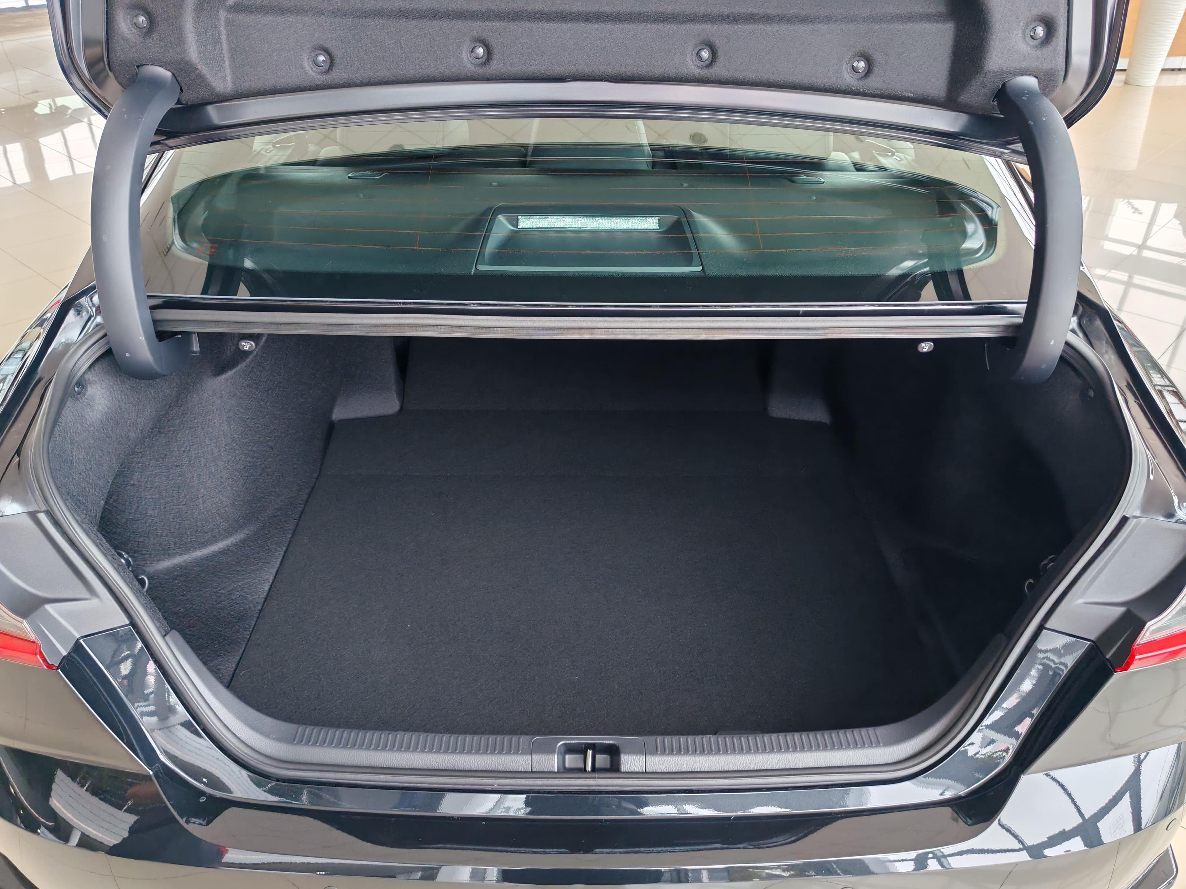 Toyota Camry - 5