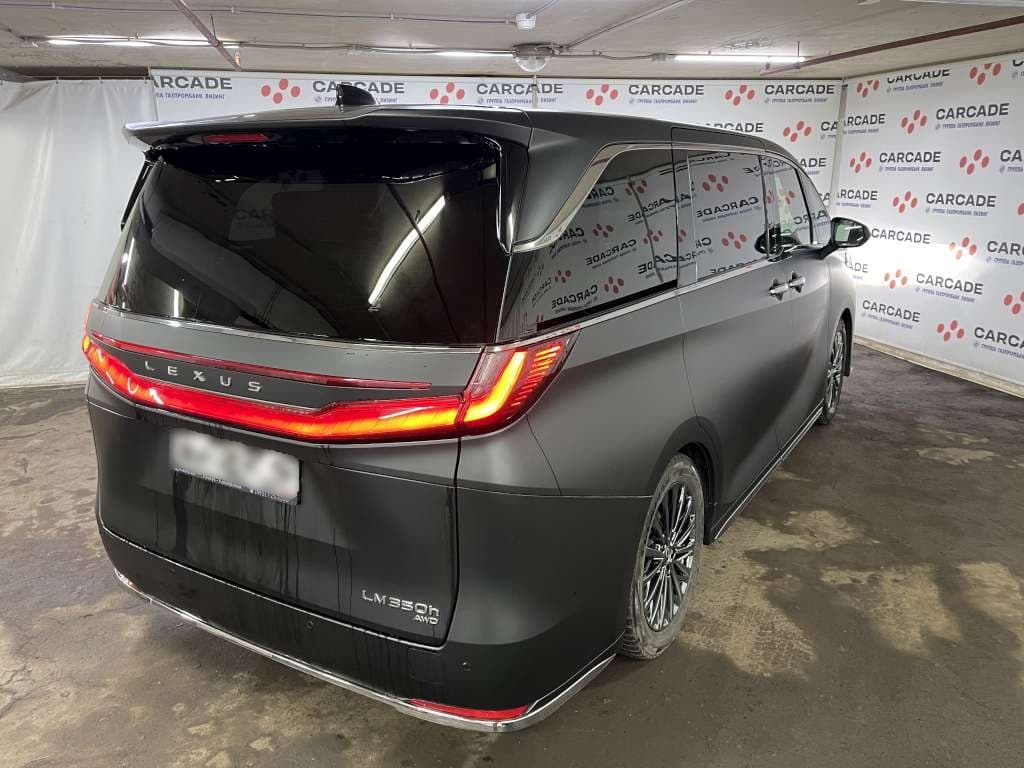 Lexus LM 350h - 3