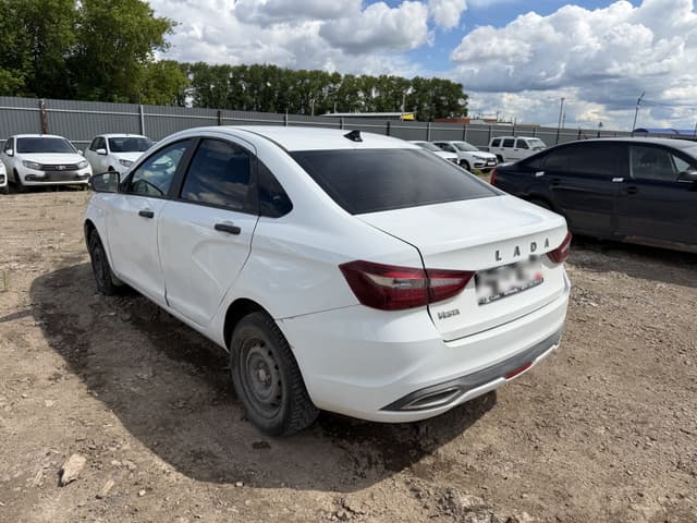 Lada Vesta седан - 4
