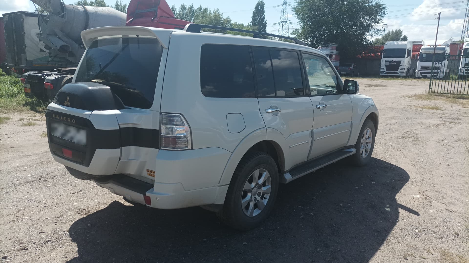 Mitsubishi Pajero - 3