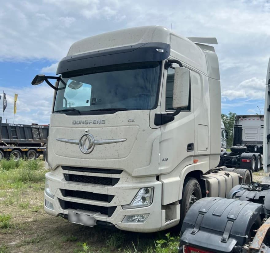 Dongfeng DFH 4x2 Седельный тягач - 1