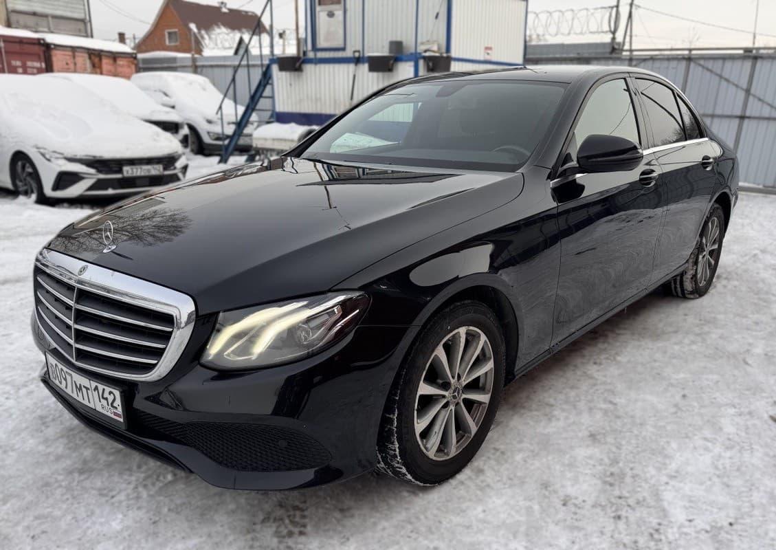 Mercedes-Benz E седан - 1