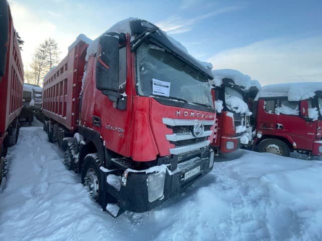 Hongyan CQ* 8x4 Самосвал - 2