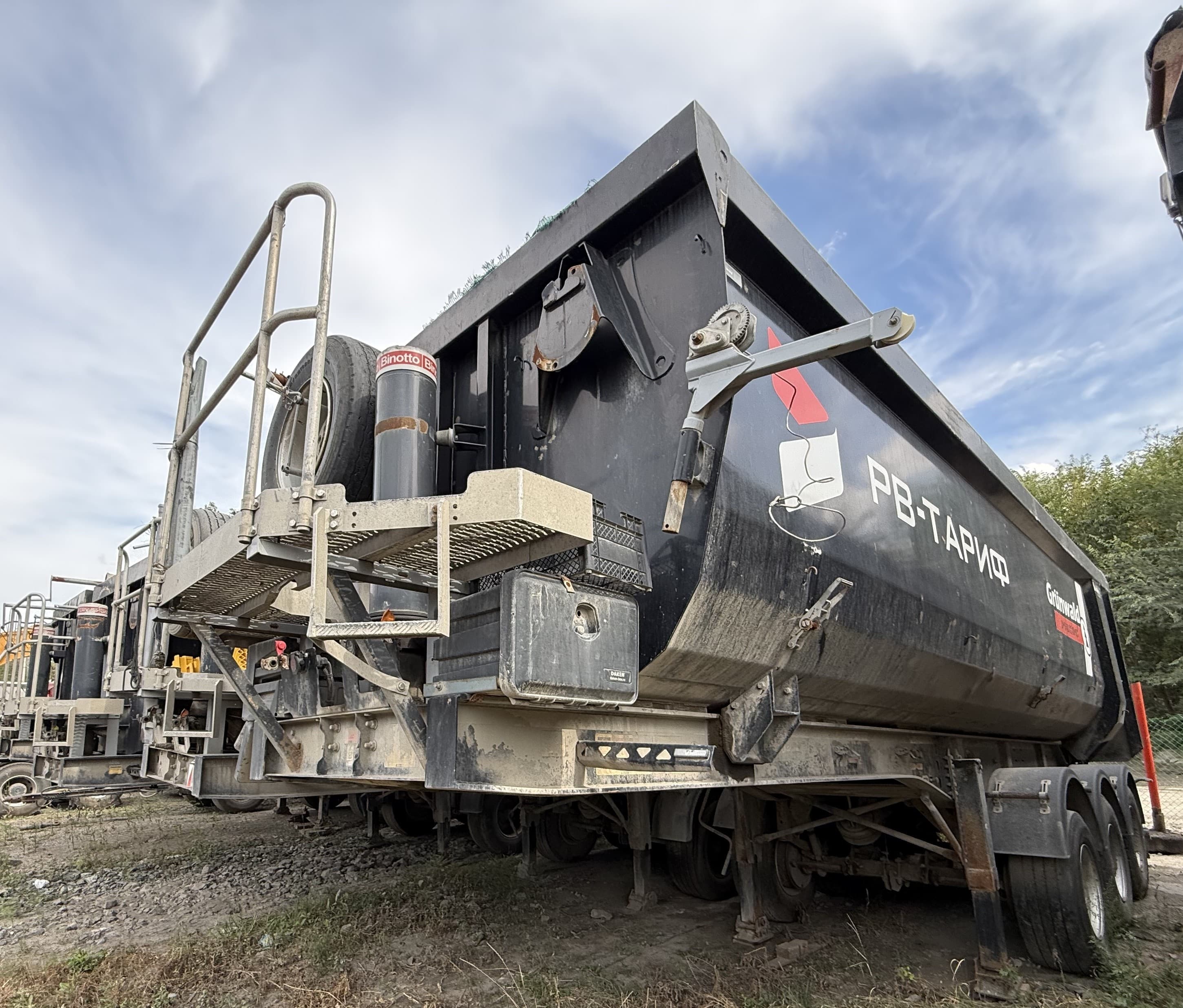 Grunwald 9453 Полуприцеп самосвальный - 1