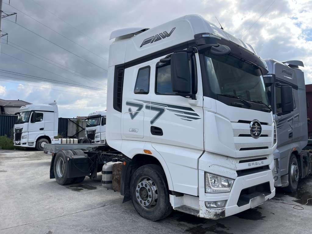 FAW J7 4x2 Седельный тягач - 2