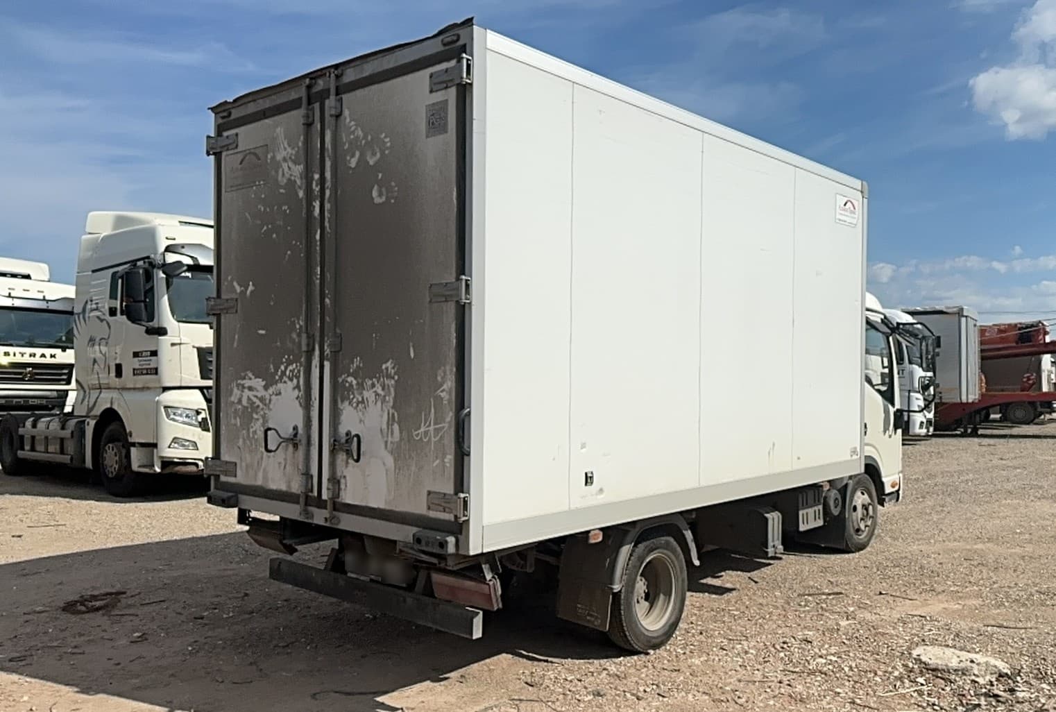 Автомеханический Завод 5758* на шасси КамАЗ 43085 4x2 Промтоварный - 3