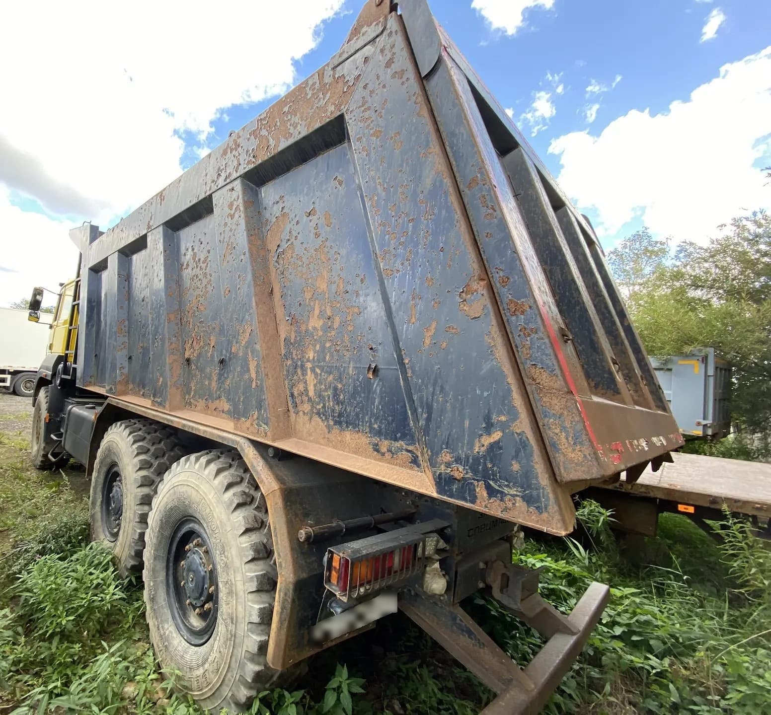 Завод Спецмаш SM02* на шасси Ural 6370 6x6 Самосвал - 4