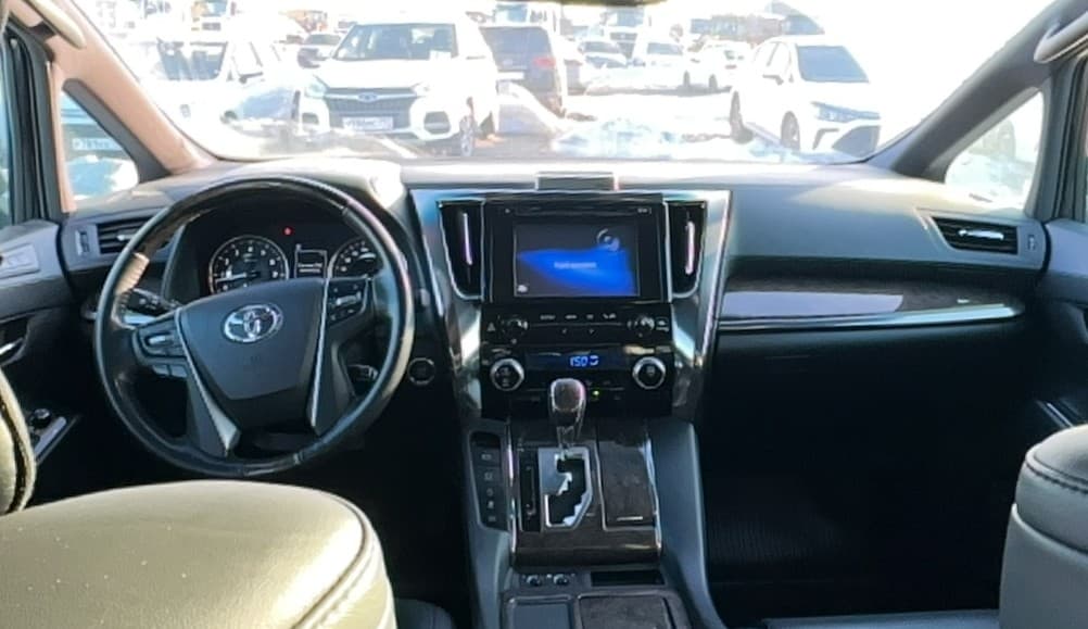Toyota Alphard - 5