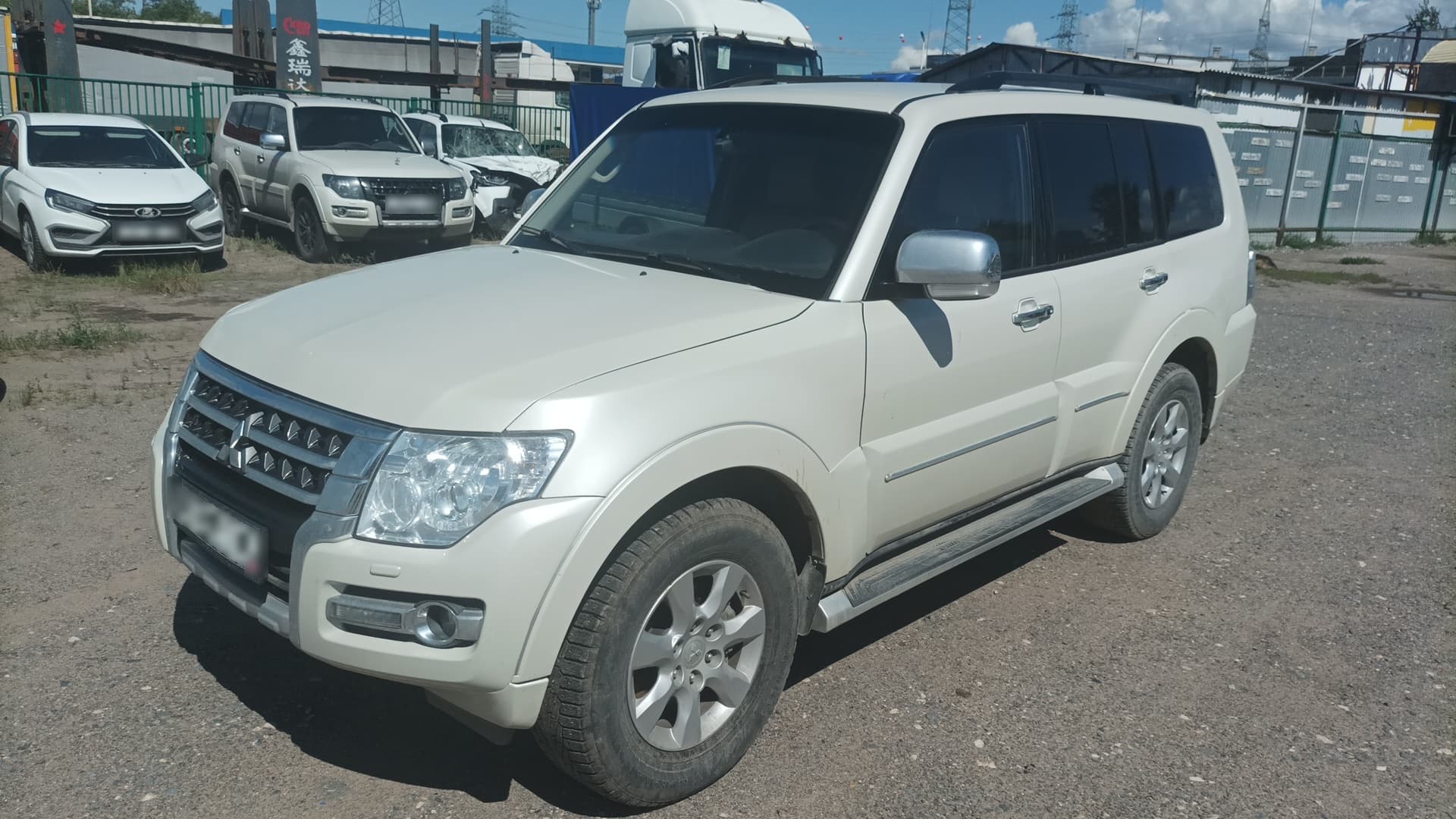 Mitsubishi Pajero - 1