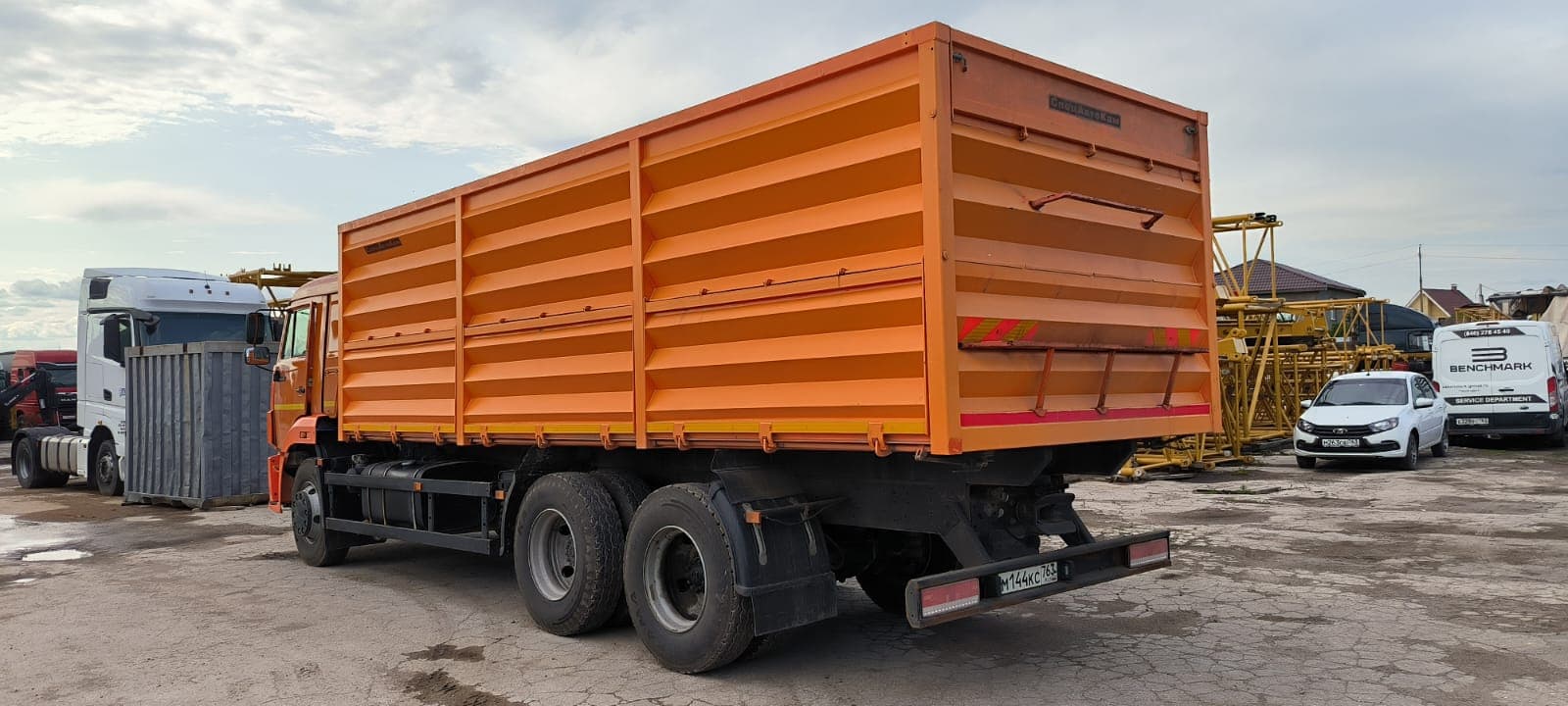 Спецавтокам 6890* на шасси Камаз 65115 6x4 Зерновоз - 4