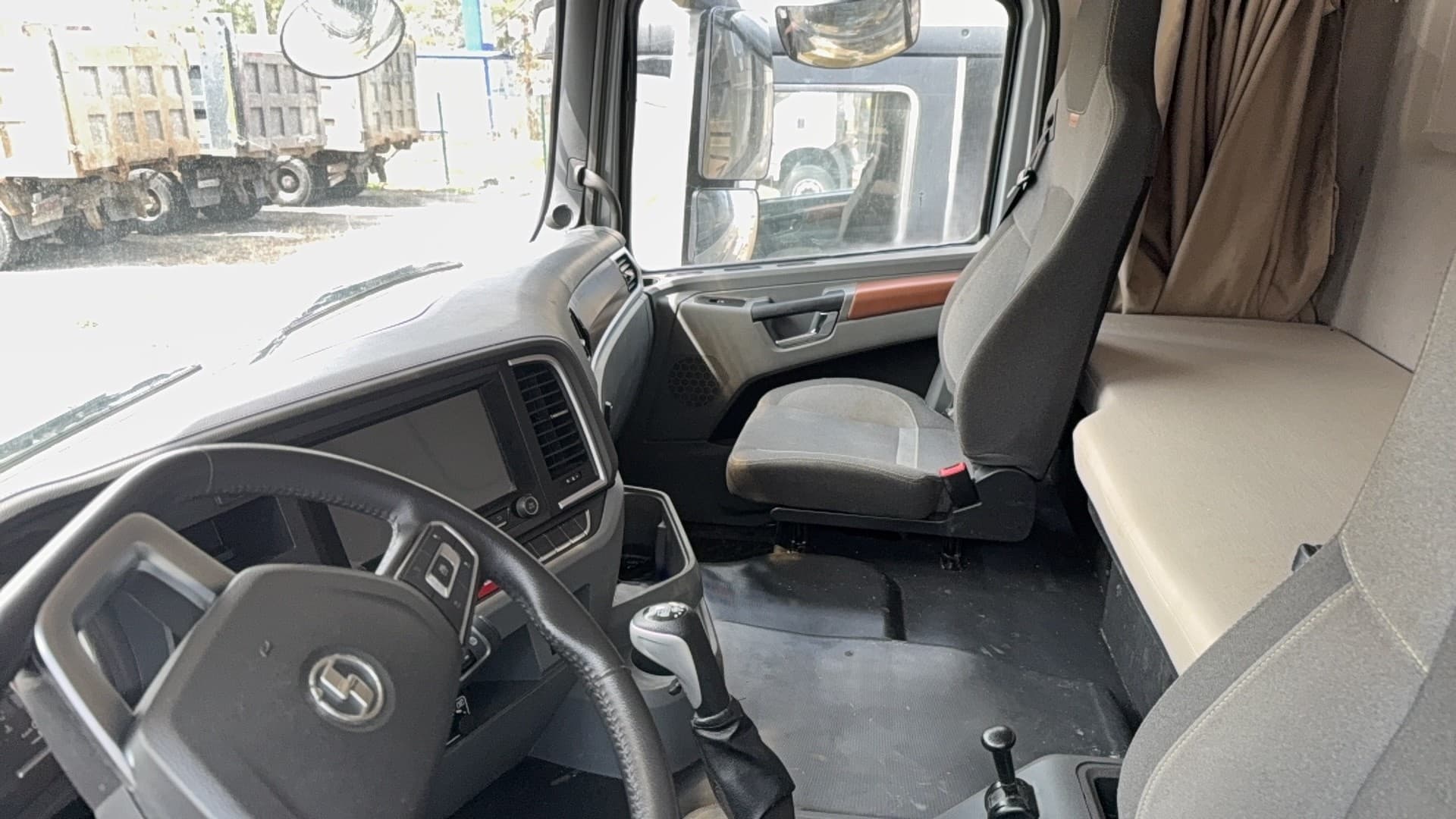 Shacman (Shaanxi) SX* 6x6 Седельный тягач - 5
