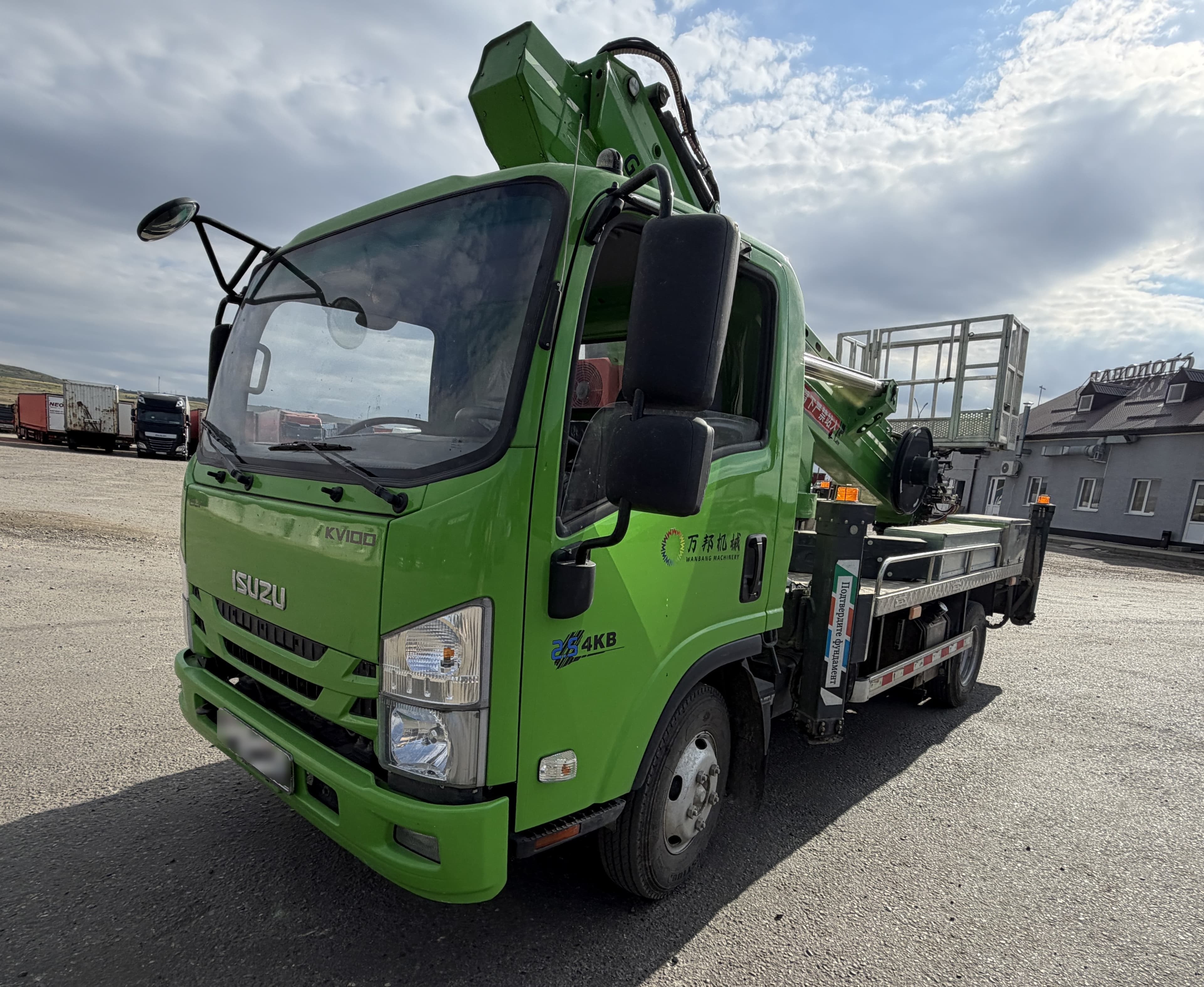 ISUZU ELF 7.5 4x2 Автовышка - 1