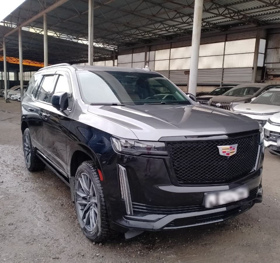 Cadillac Escalade - 2