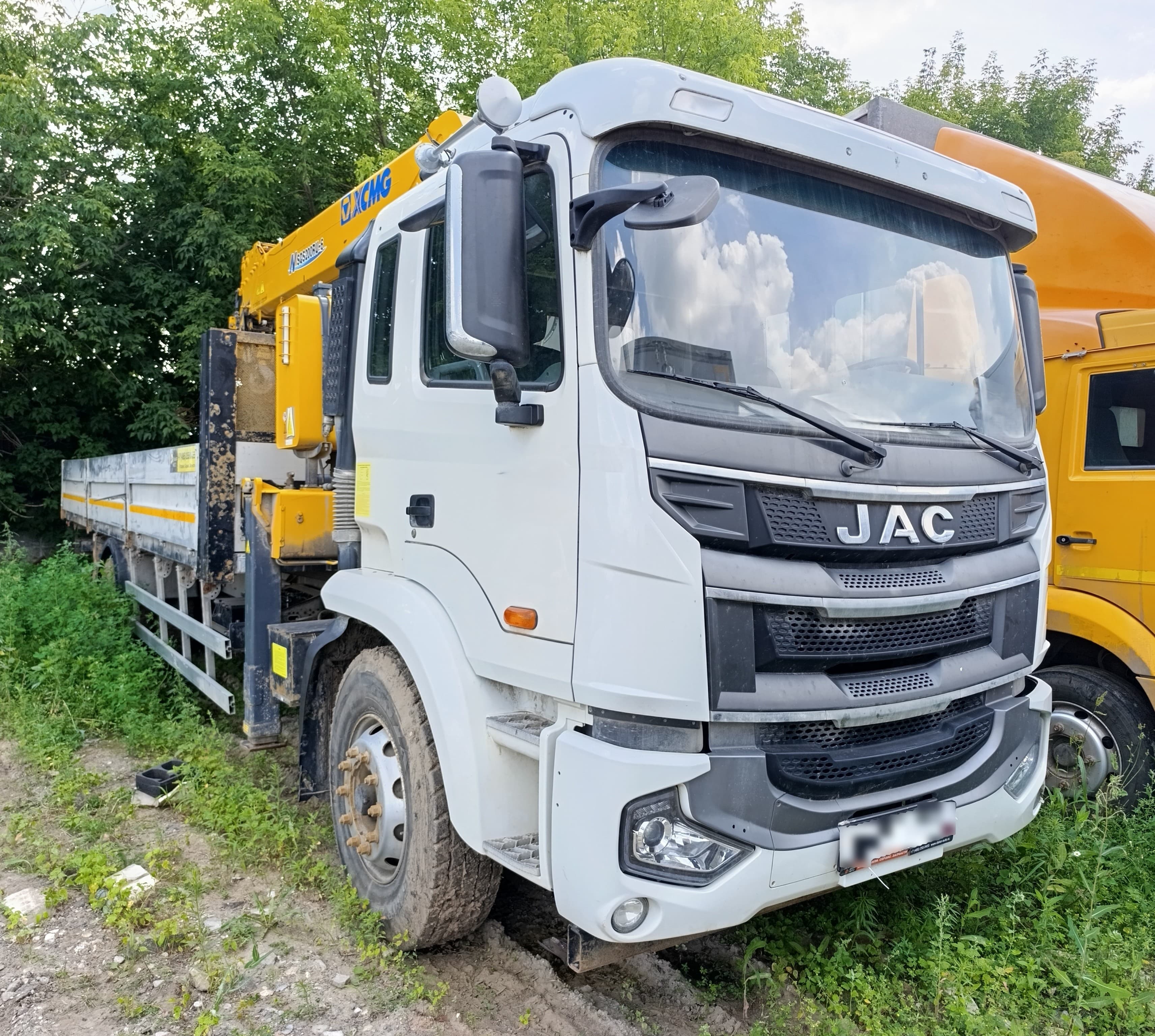 Jac N200 4x2 Бортовой с КМУ - 2