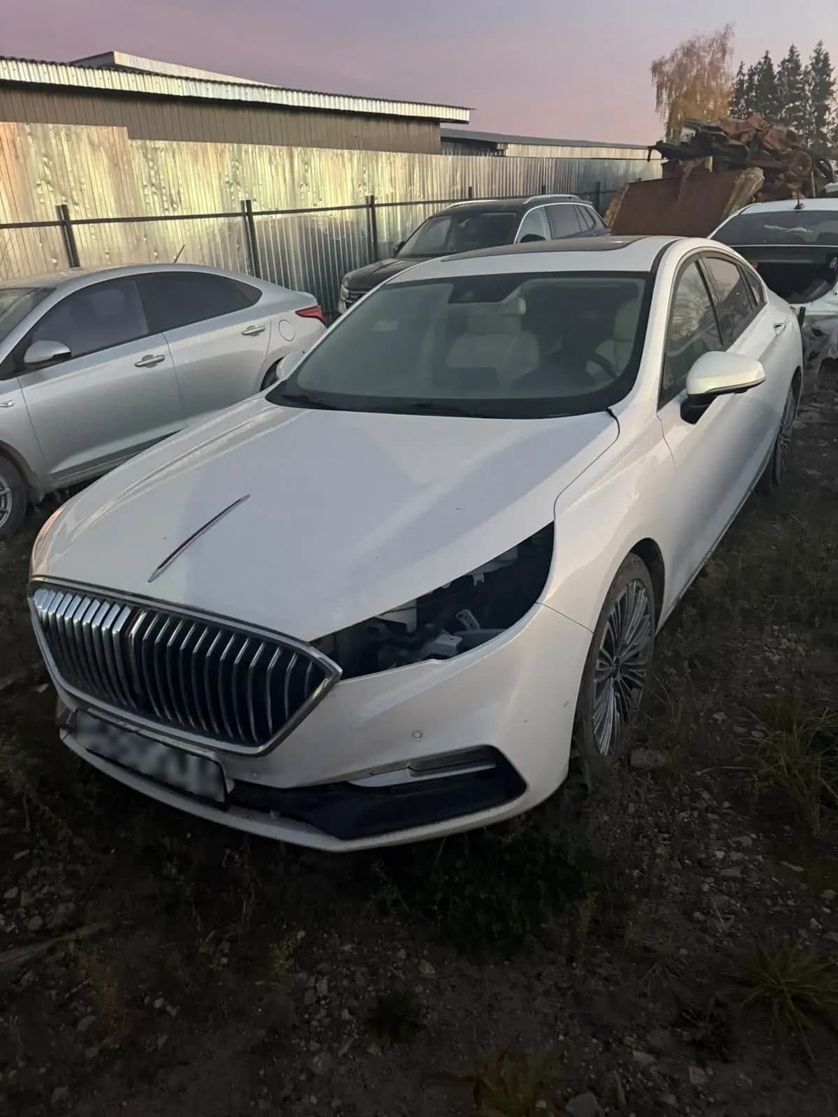 Hongqi H5 - 1