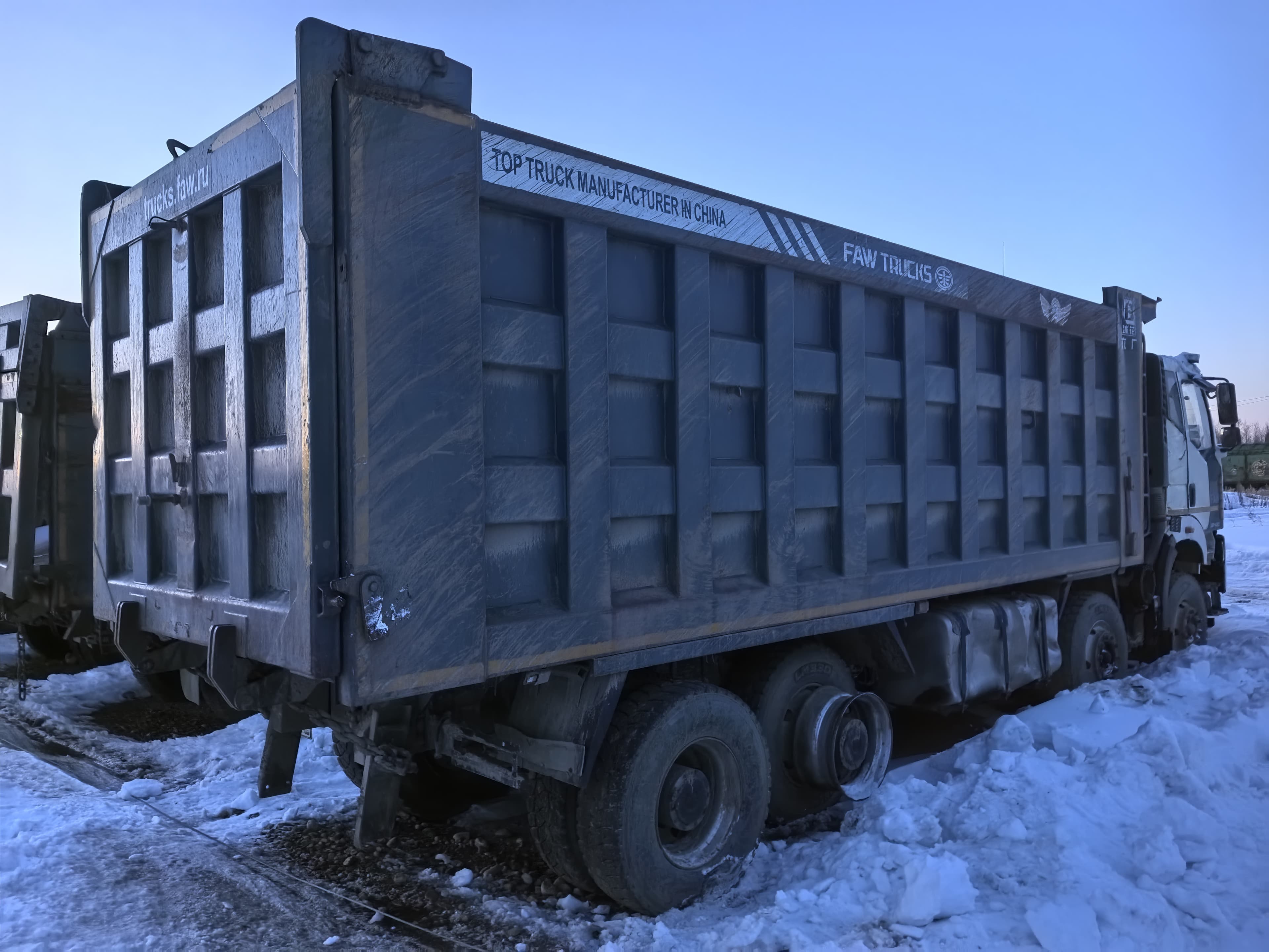 FAW J6 8x4 Самосвал - 3