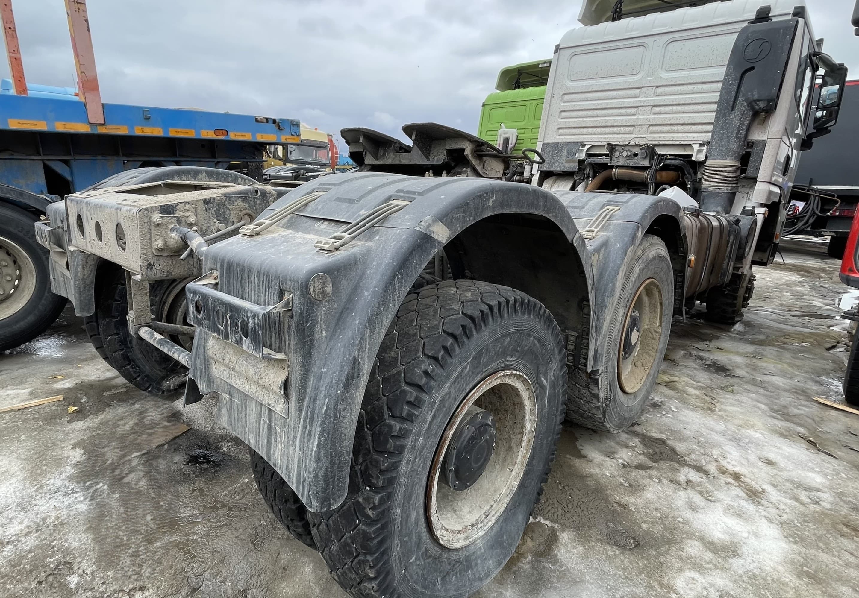 Shacman (Shaanxi) SX* 6x6 Седельный тягач - 3