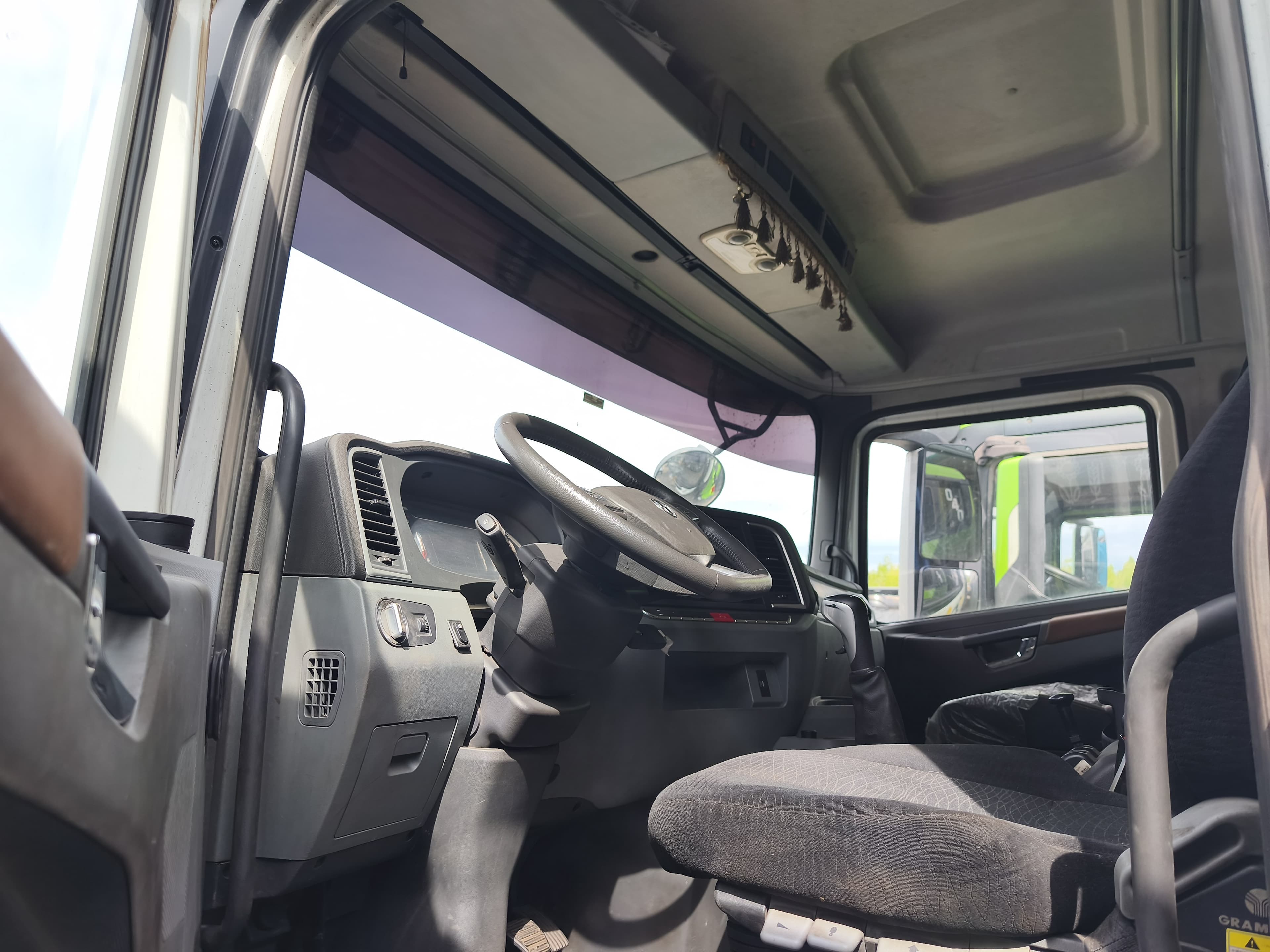 Shacman (Shaanxi) SX* 8x4 Самосвал - 5