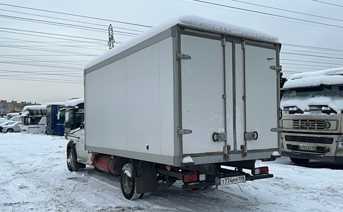 UAZ Profi - 4