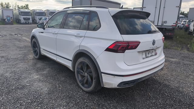 Volkswagen Tiguan - 4