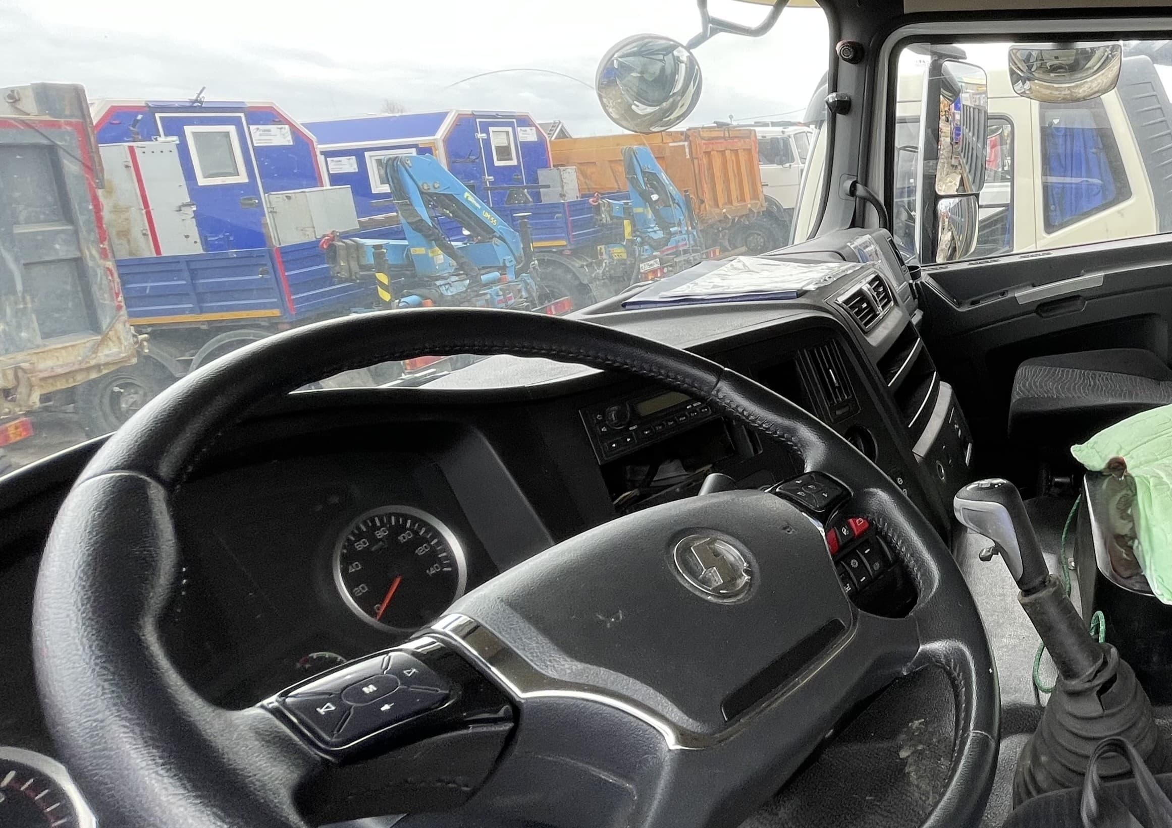 Уралспецтранс 5453* на шасси Shacman SX3258 6x6 Автоцистерна пищевая - 5