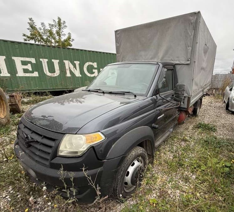 UAZ Profi - 1