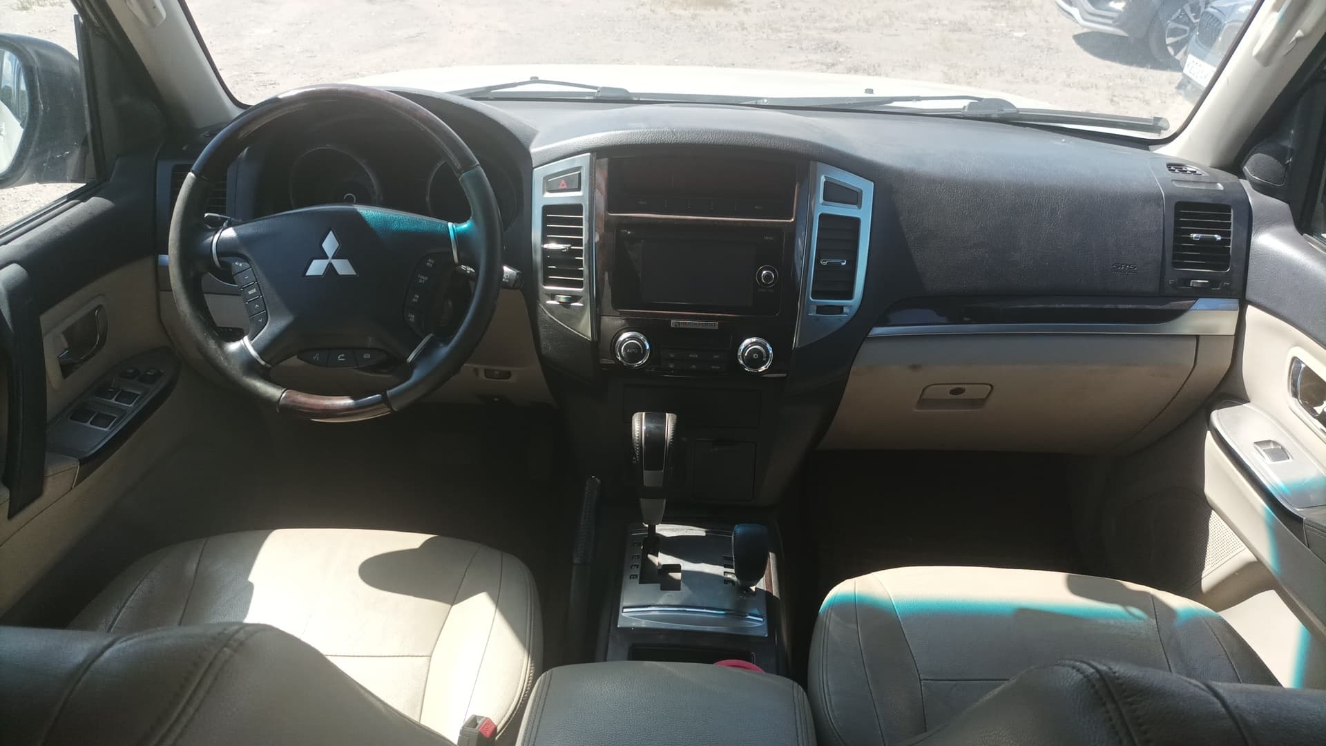 Mitsubishi Pajero - 5