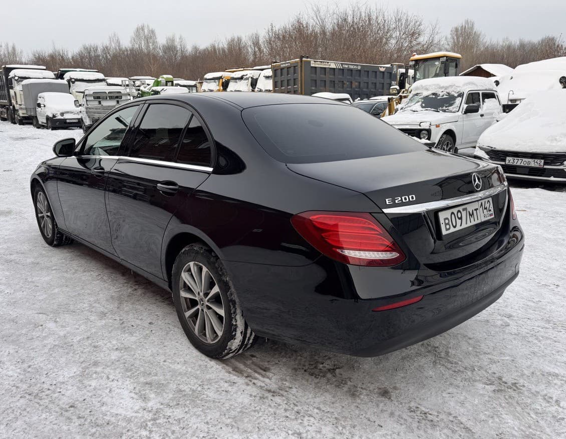 Mercedes-Benz E седан - 4