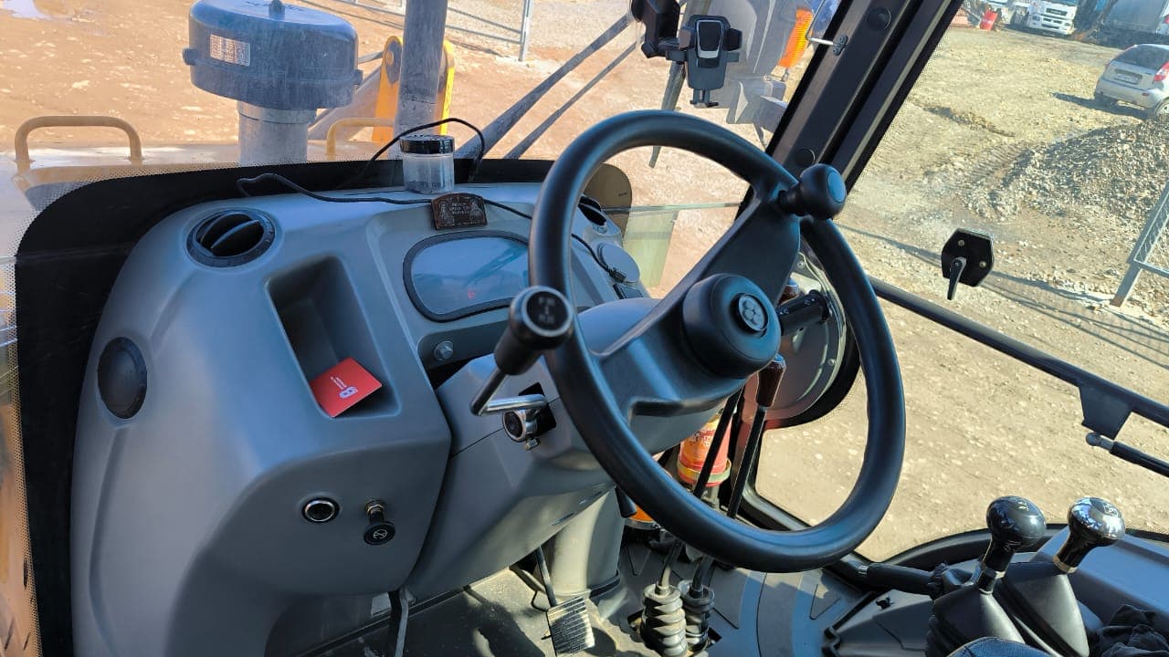 Runmax SE440 Экскаватор-погрузчик - 5