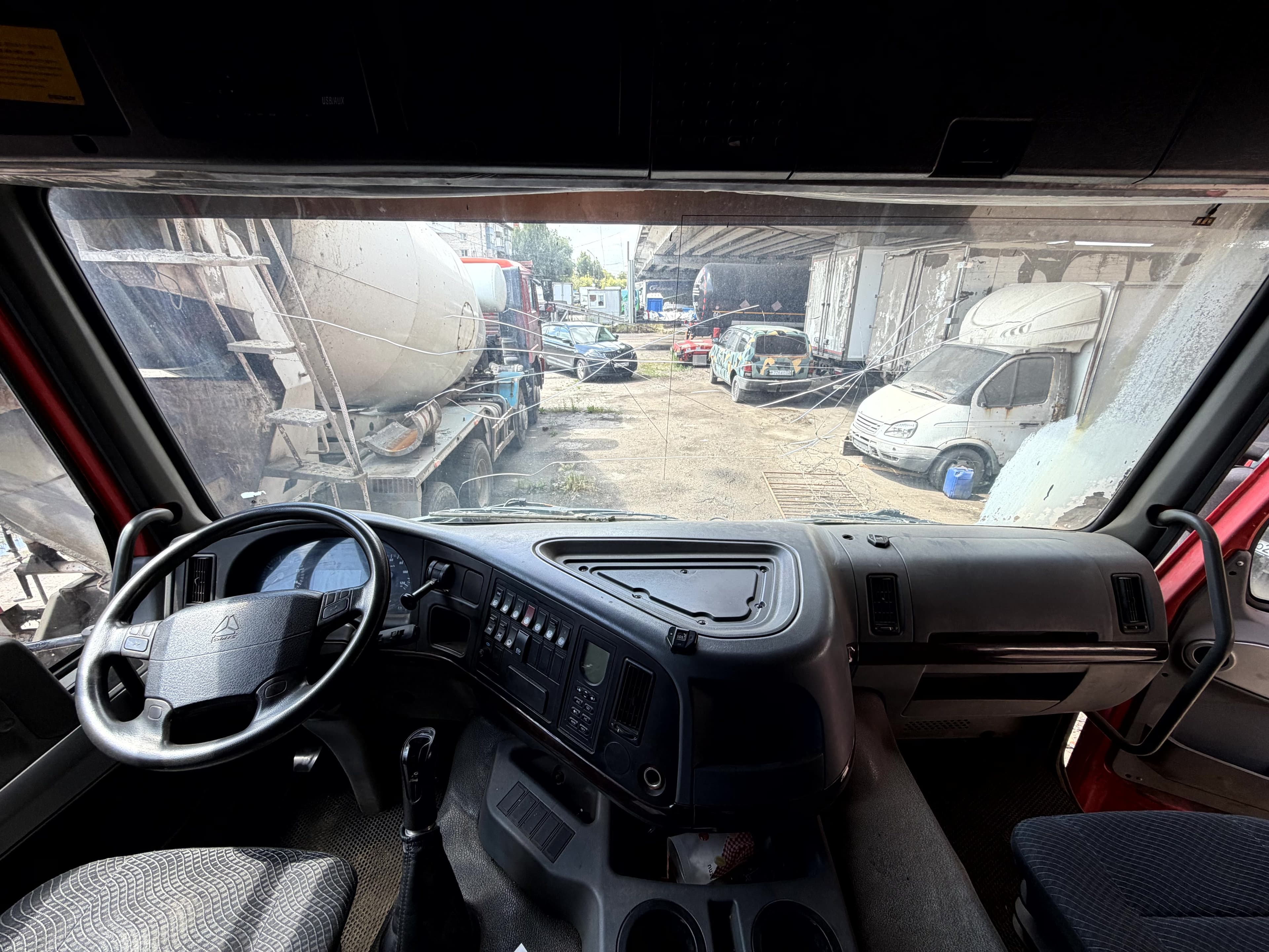 Howo ZZ3407S3867E 8x4 Самосвал - 5