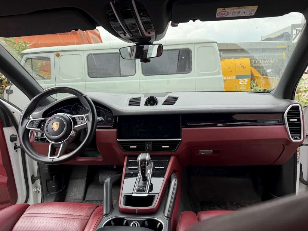 Porsche Cayenne - 5