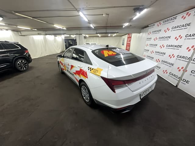 Hyundai Elantra - 4