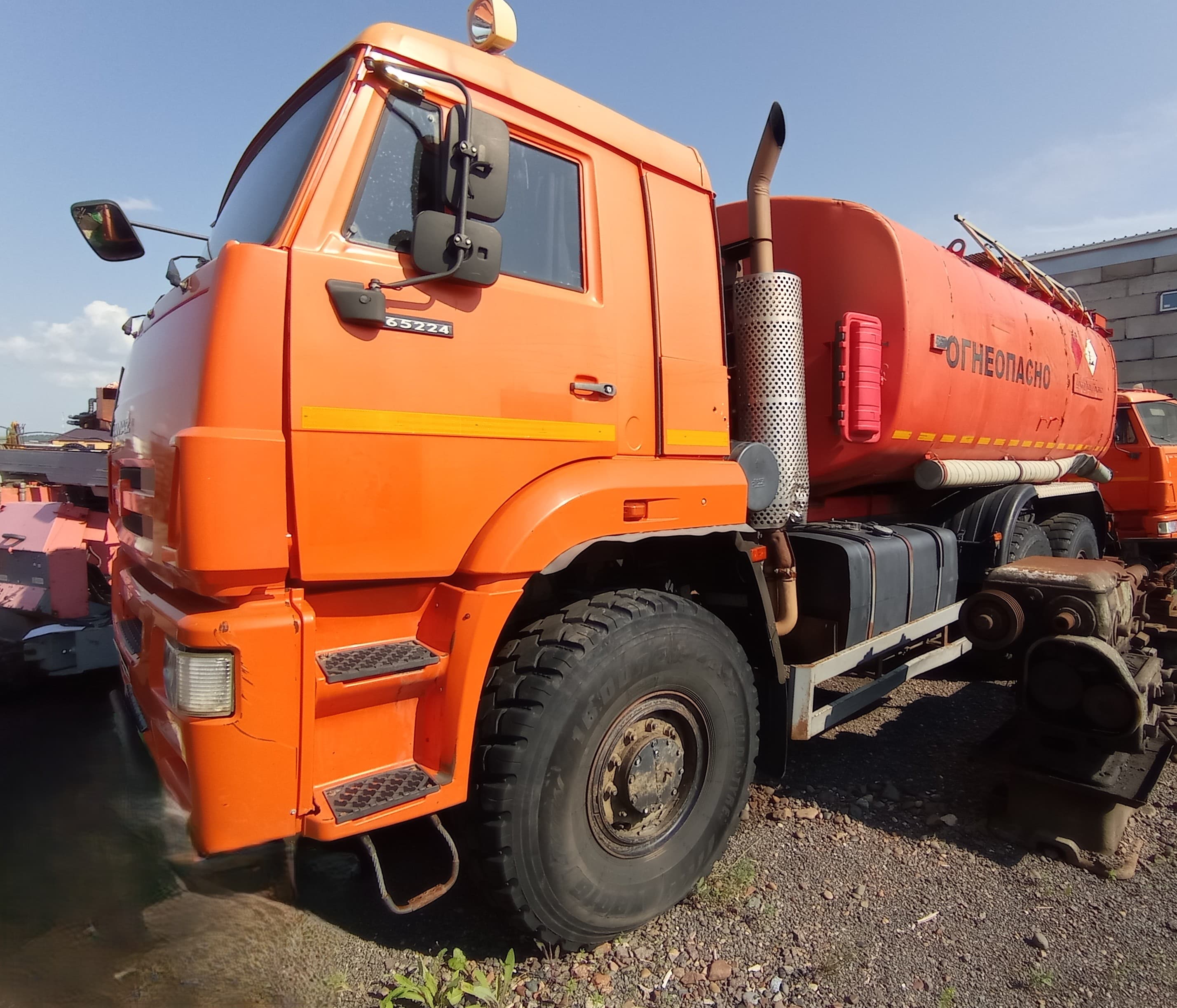Камаз 65224 6X6 Автоцистерна нефтепромысловая - 1