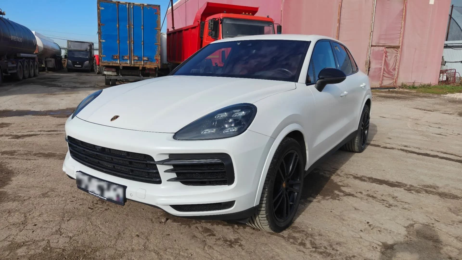 Porsche Cayenne - 1