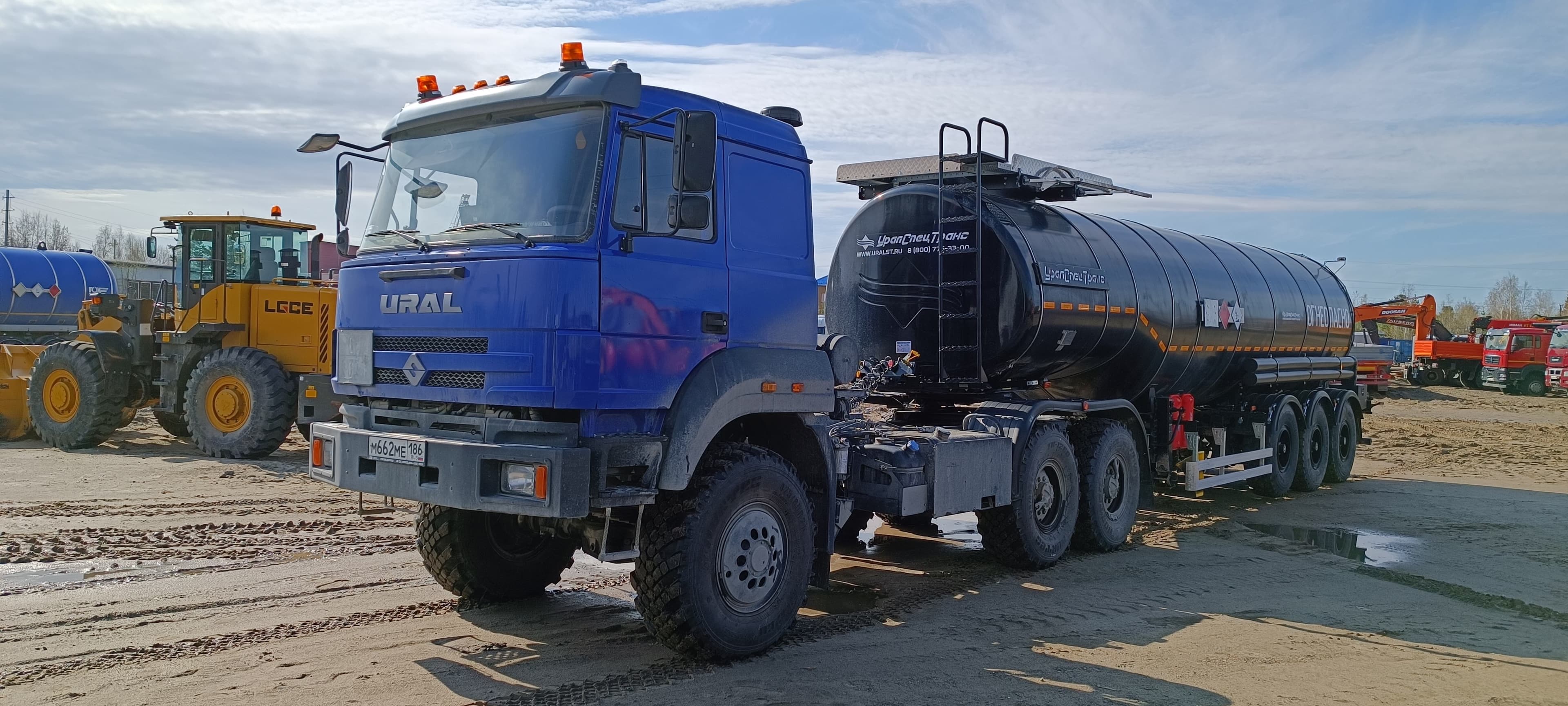Завод Спецмаш SM* на шасси Ural 44202 6x6 Седельный тягач - 1