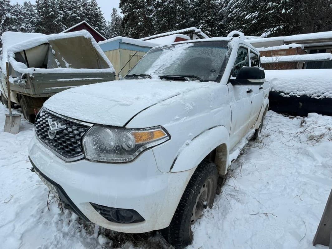 UAZ Pickup - 1