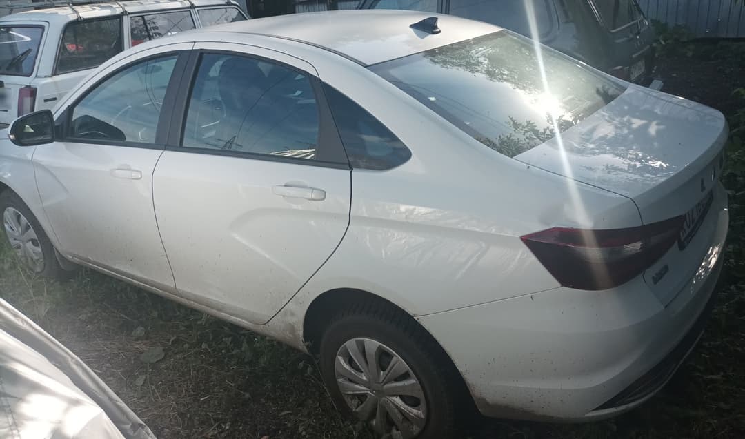 Lada Vesta седан - 4