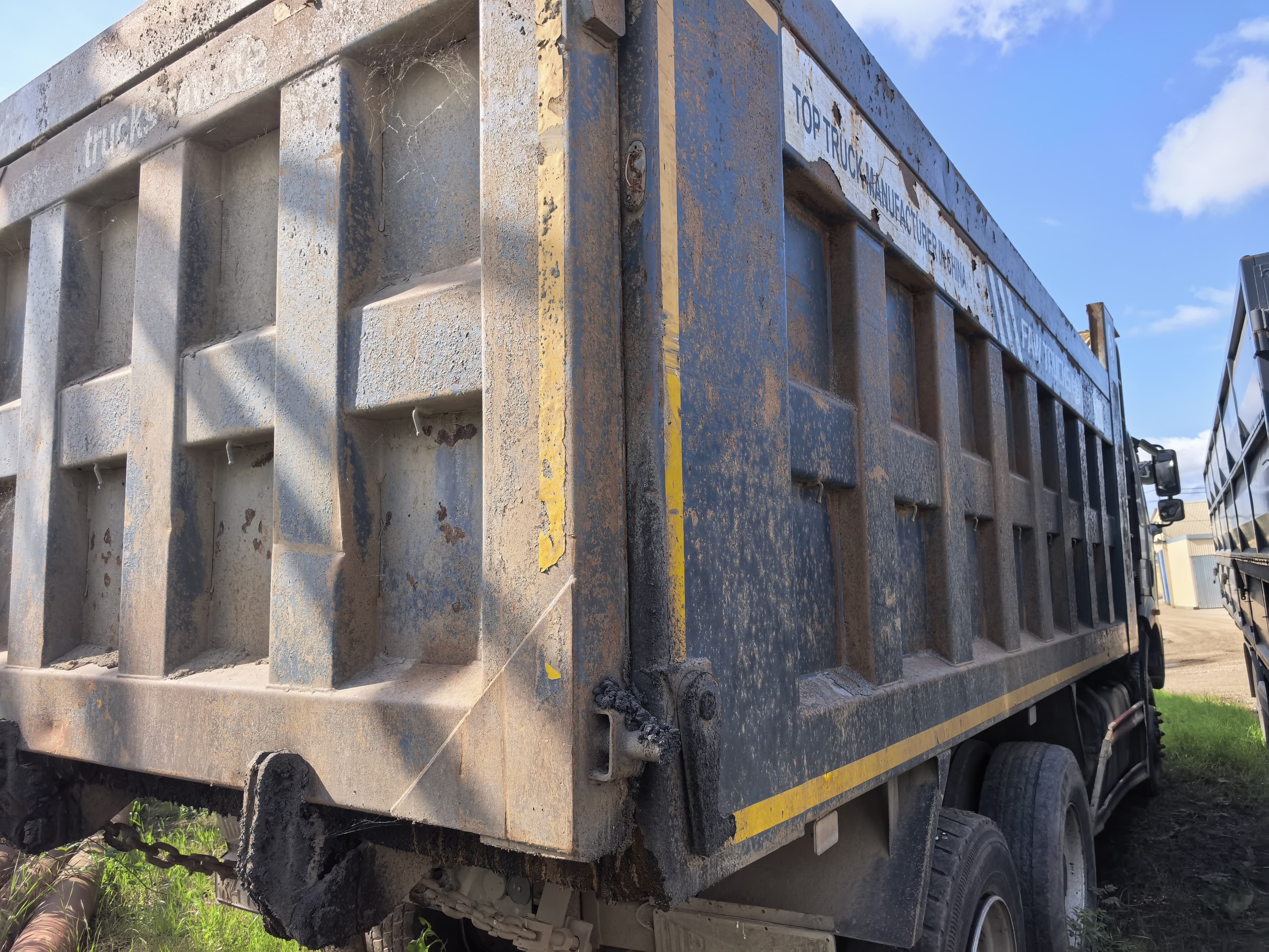 FAW J6* 6x4 Самосвал - 3