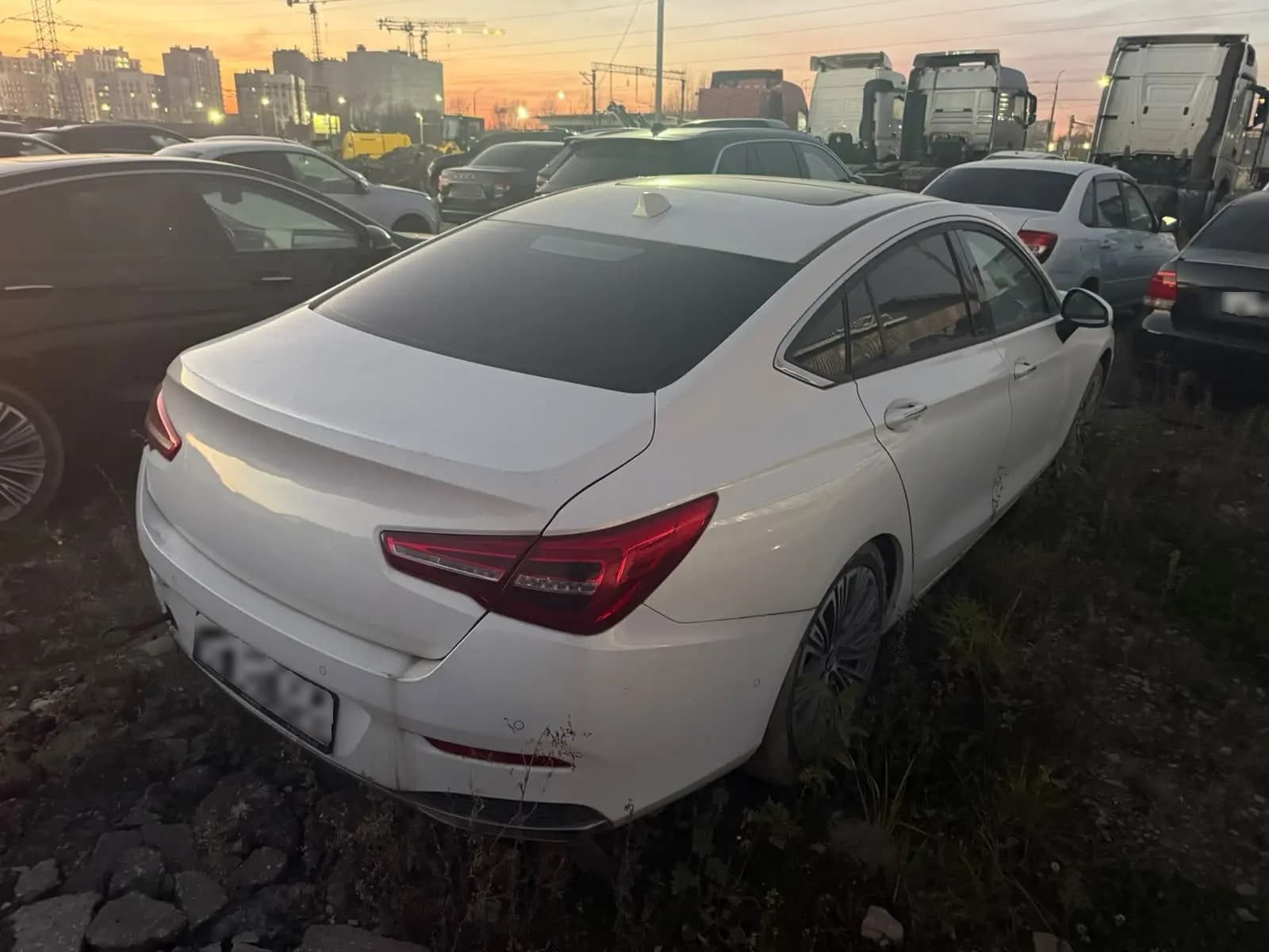 Hongqi H5 - 3